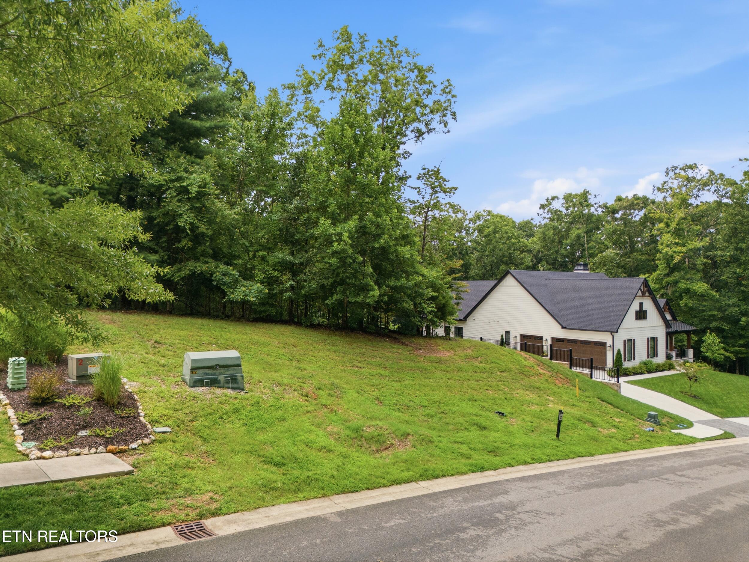 1004 Old Dogwood Trail Loudon TN 37774