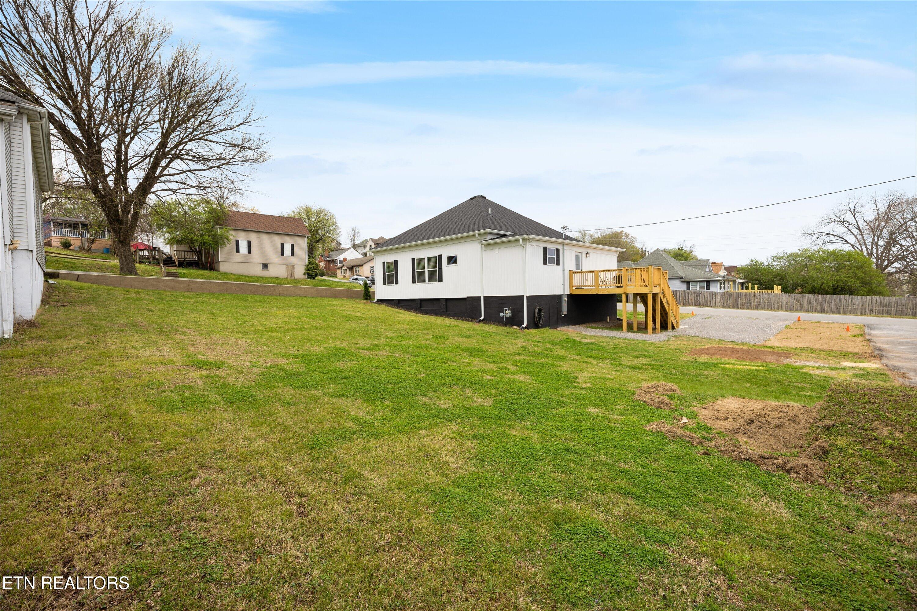 208 E 1st Avenue Lenoir City TN 37771
