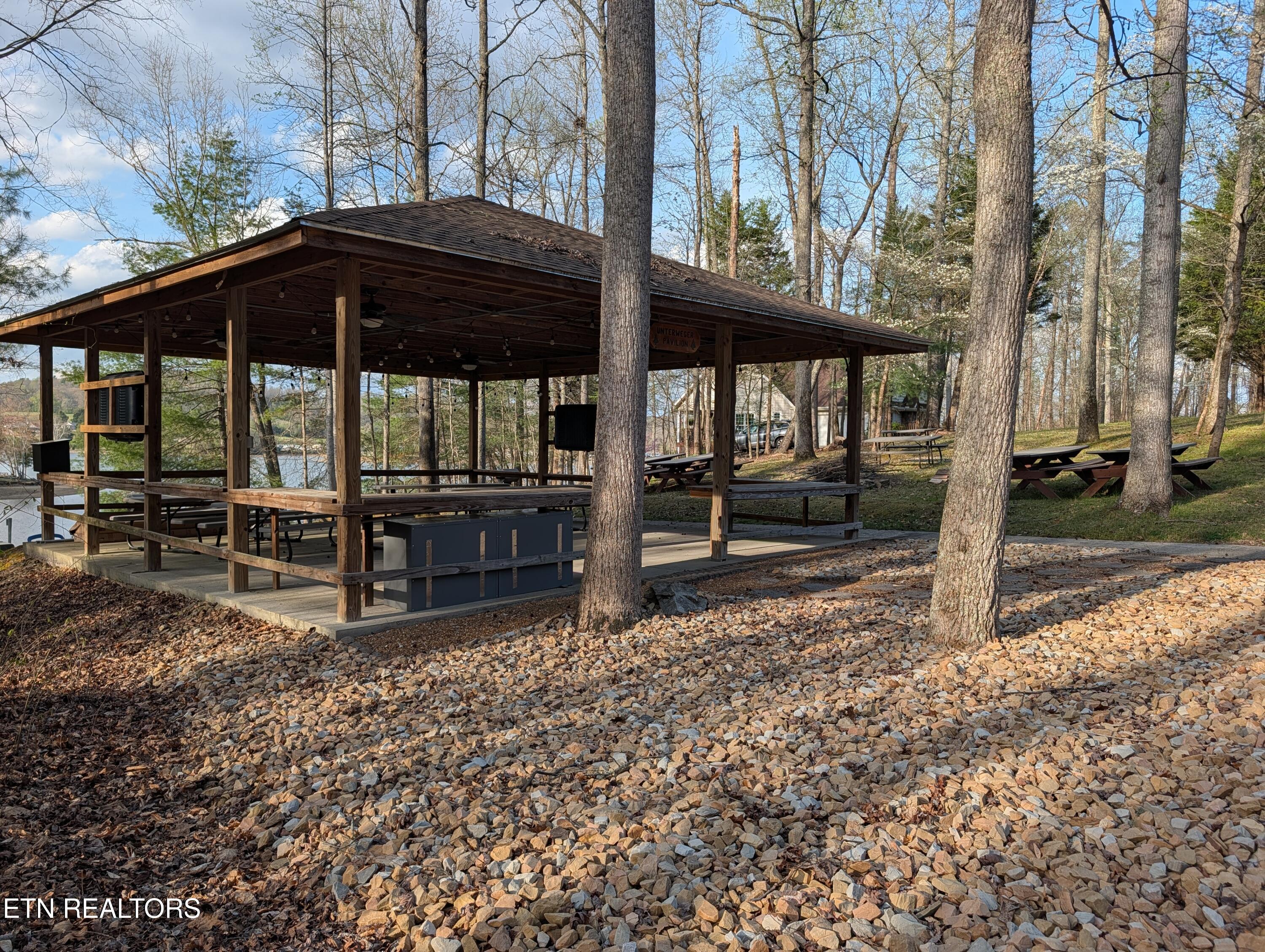 106 Eerie Point Rockwood TN 37854