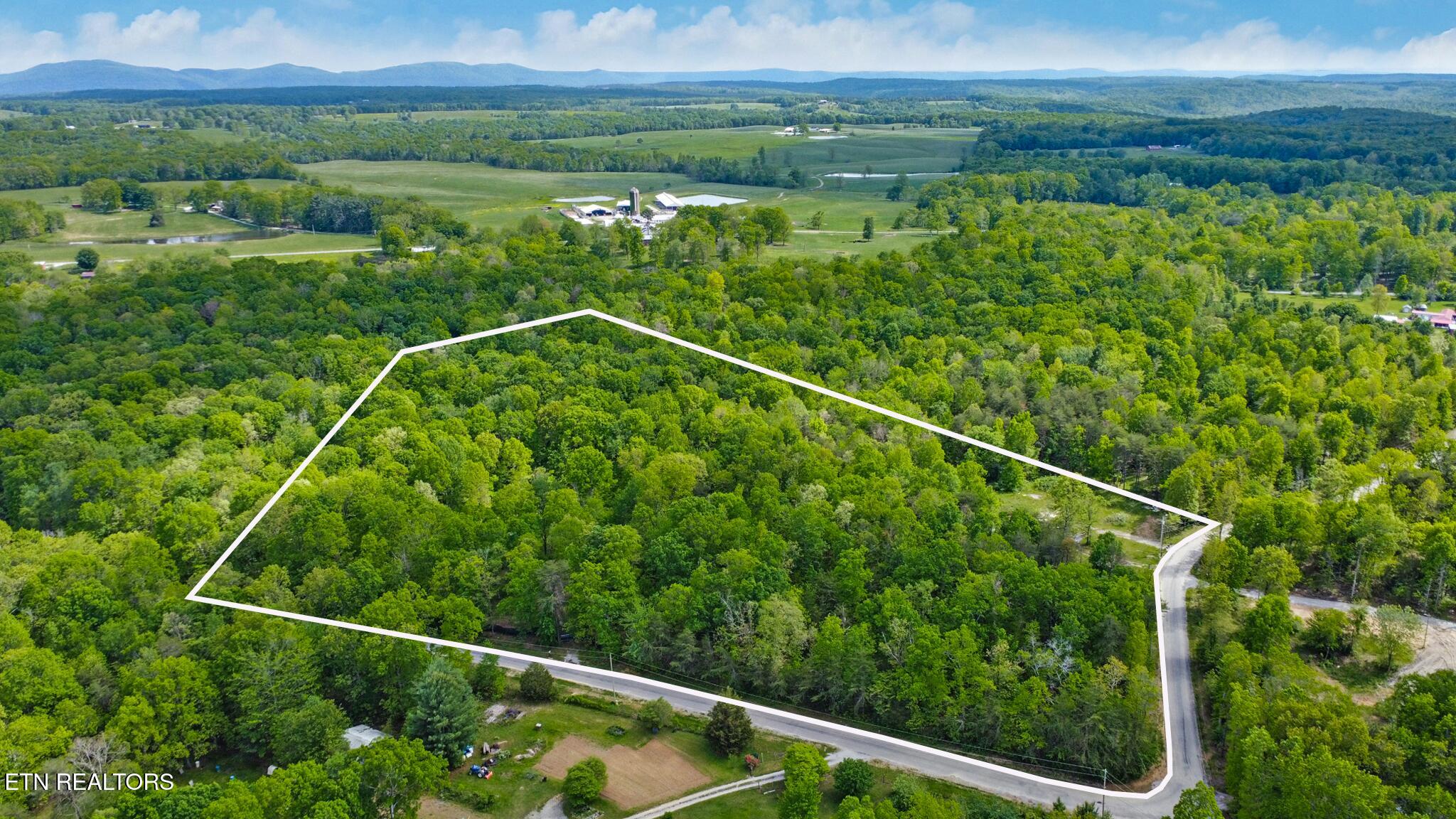 88 Critter Creek Crossville TN 38572