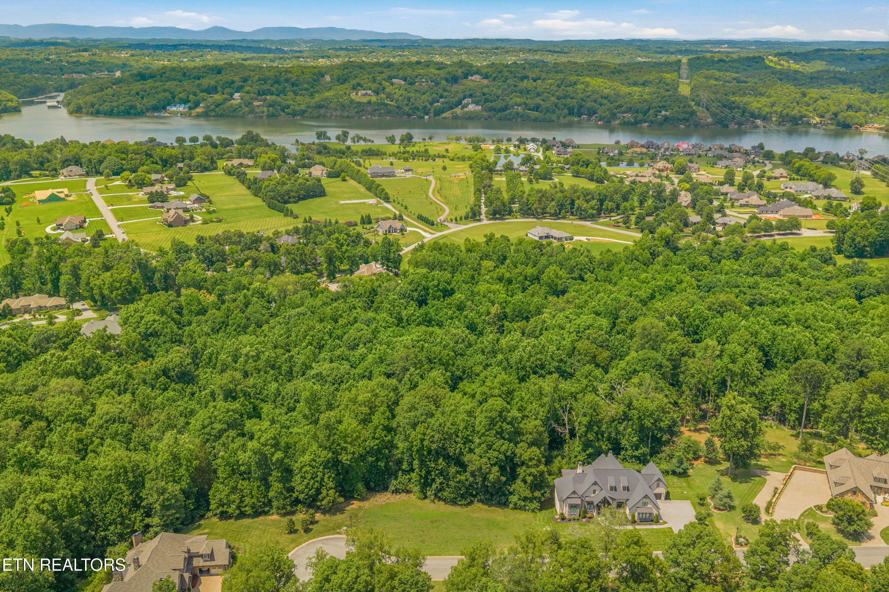 3336 Preserve Pointe Louisville TN 37777