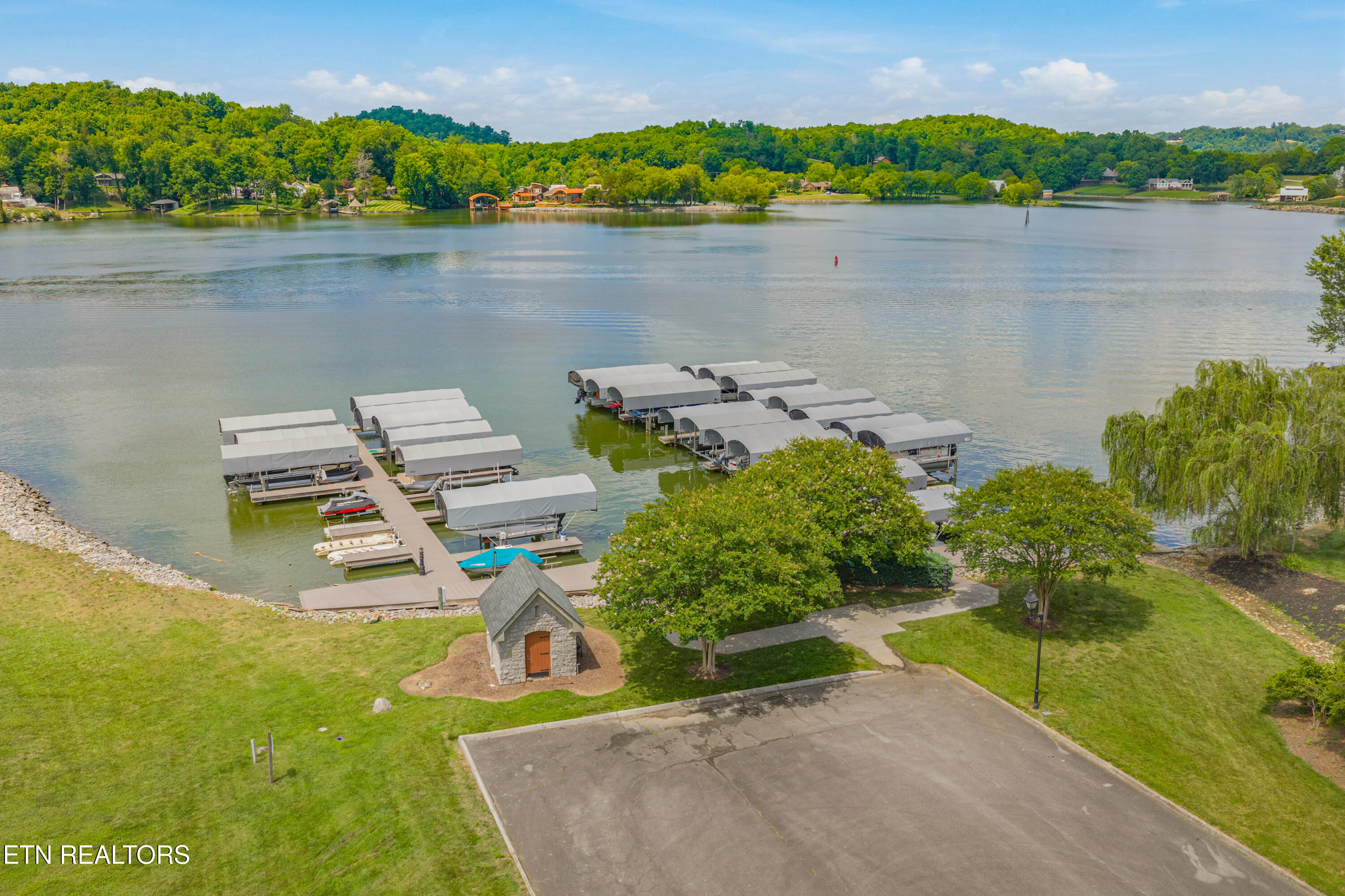 3336 Preserve Pointe Louisville TN 37777