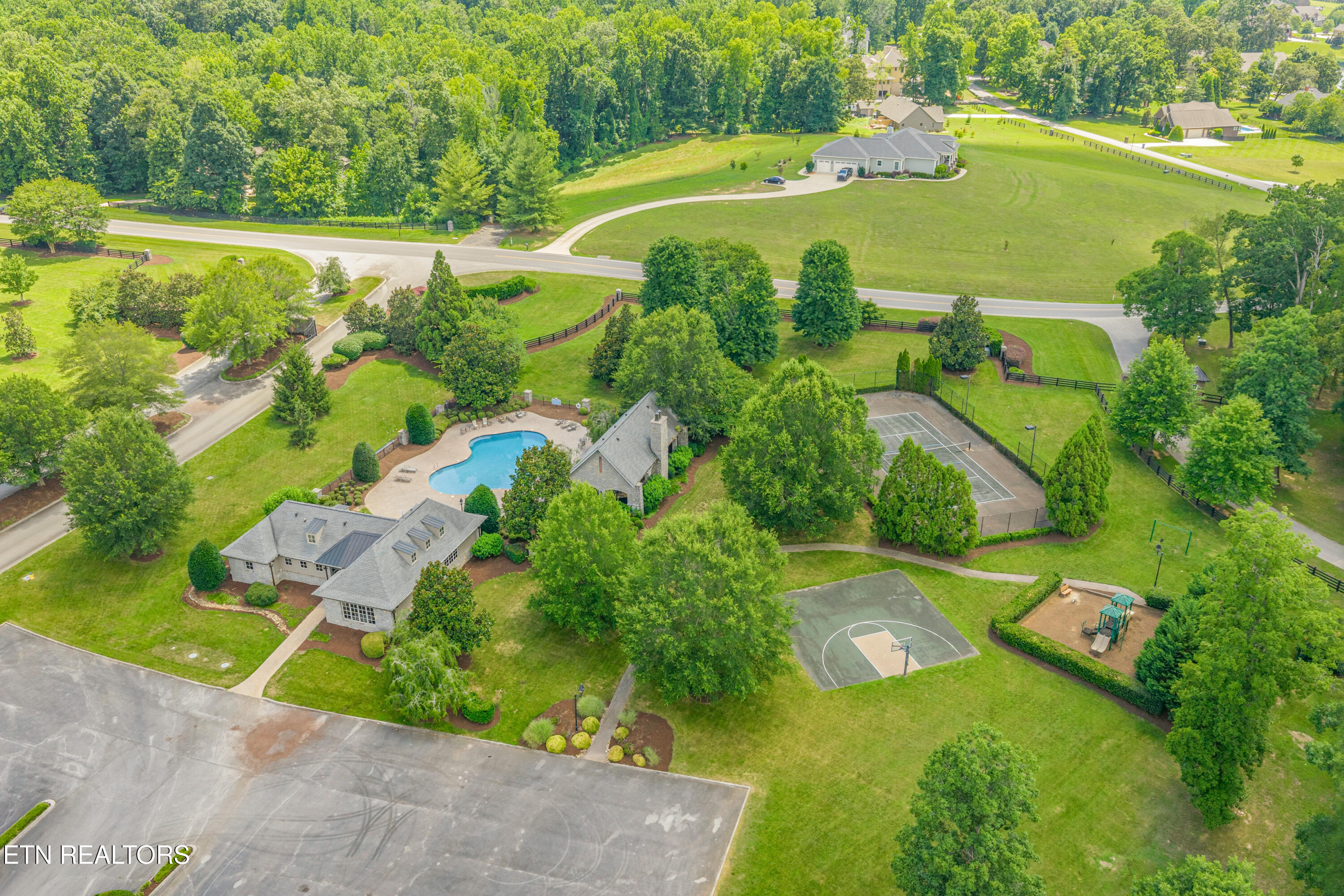 3336 Preserve Pointe Louisville TN 37777