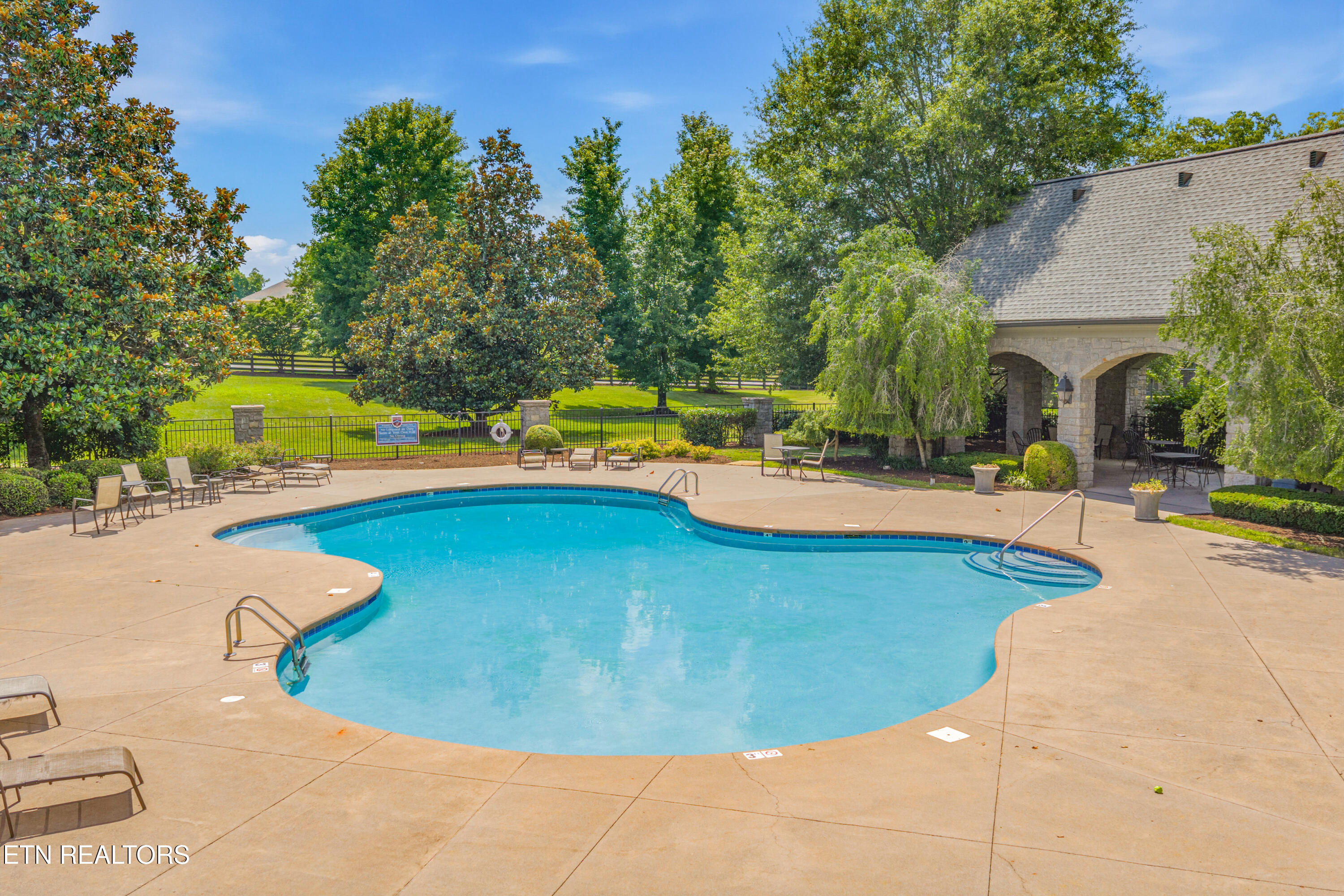 3336 Preserve Pointe Louisville TN 37777