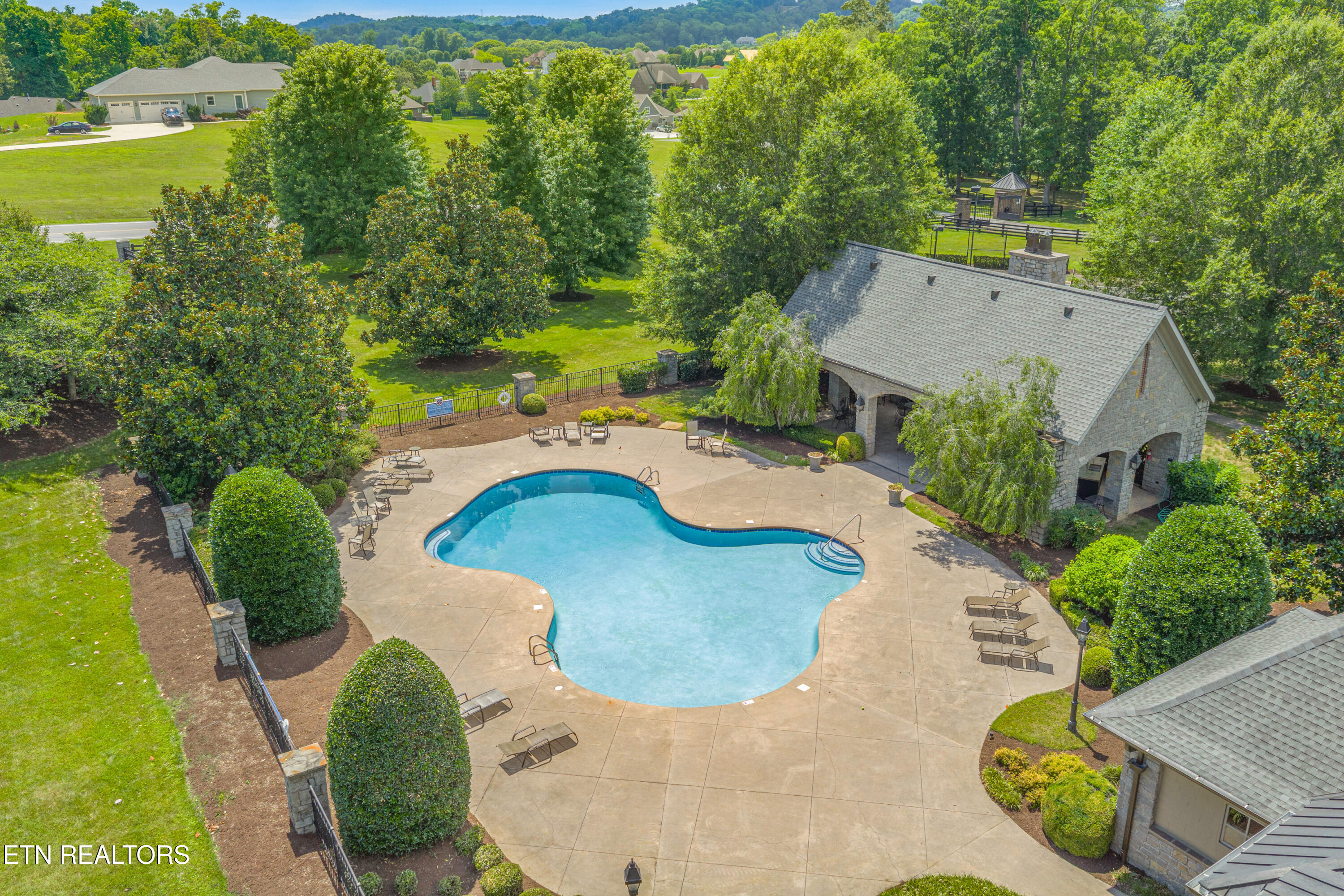 3336 Preserve Pointe Louisville TN 37777