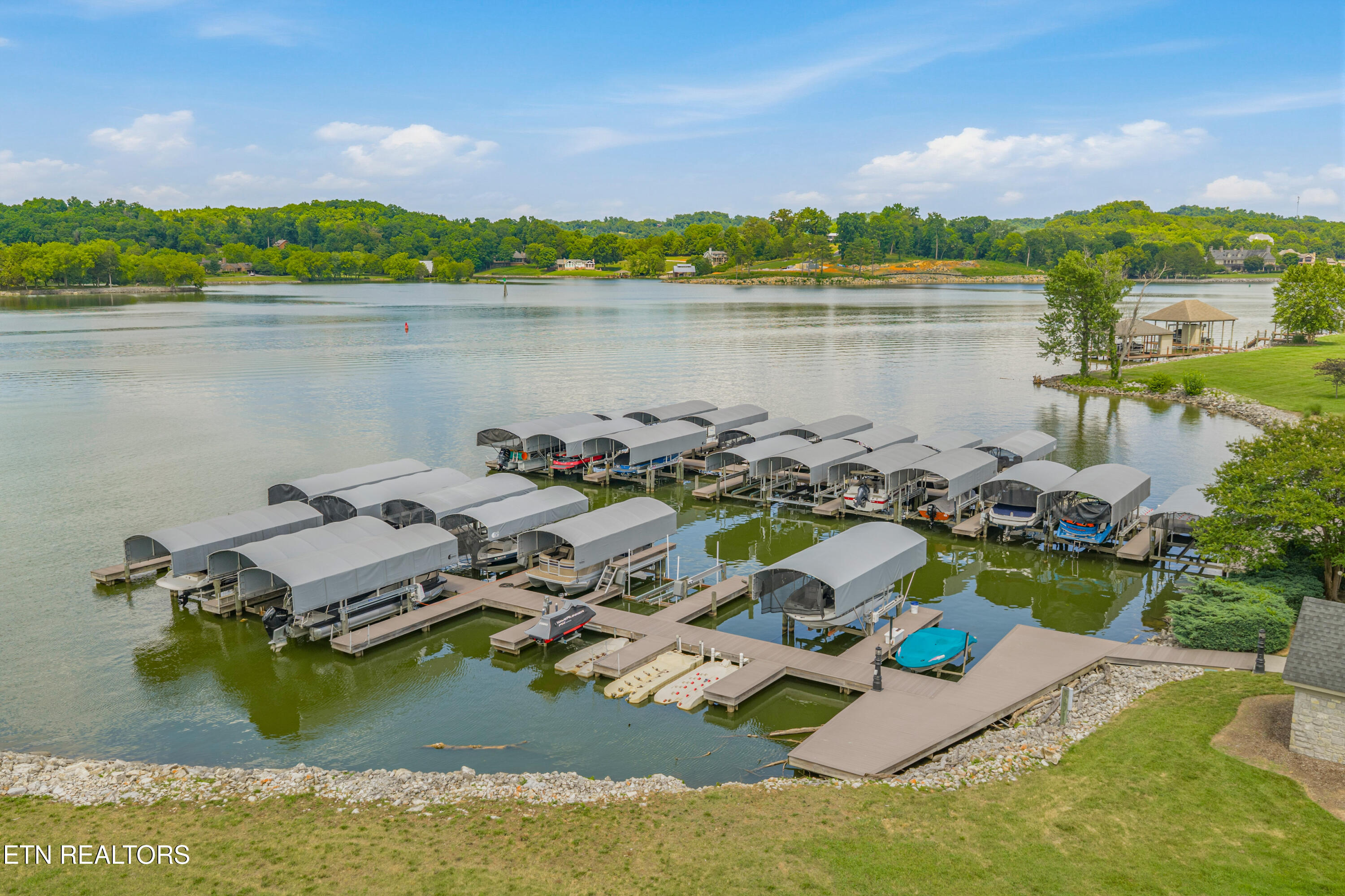 3336 Preserve Pointe Louisville TN 37777