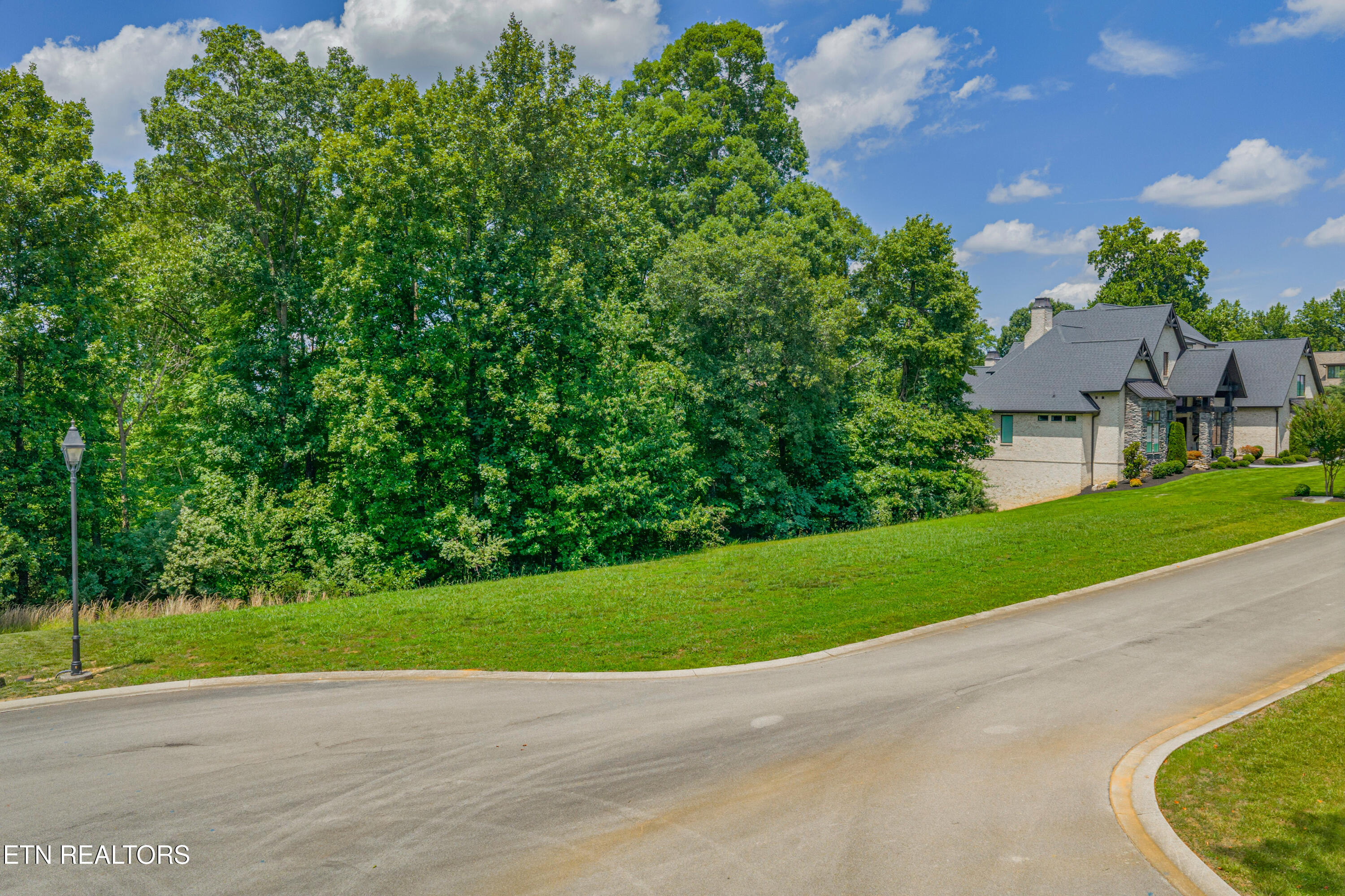 3336 Preserve Pointe Louisville TN 37777