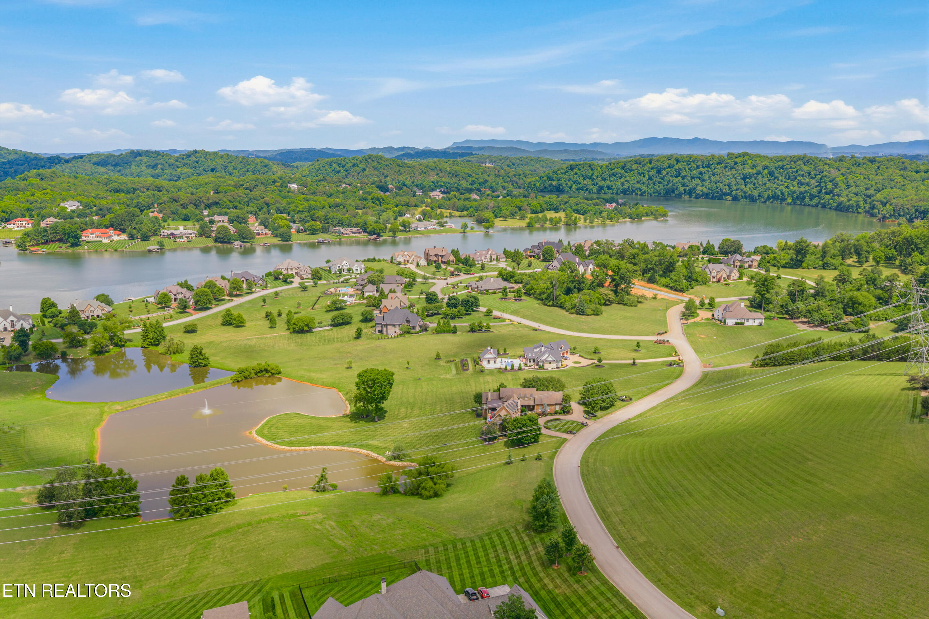 3336 Preserve Pointe Louisville TN 37777
