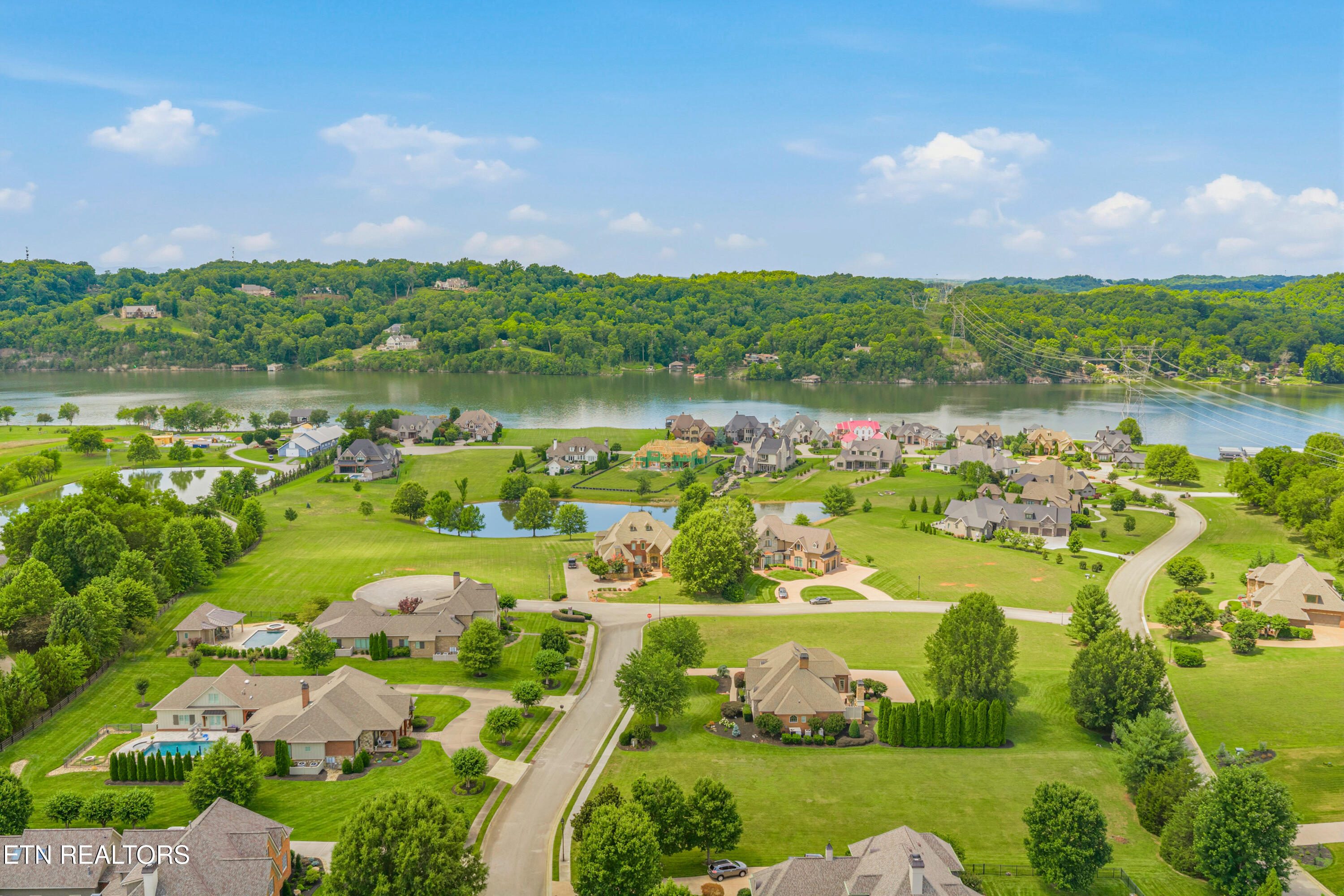 3336 Preserve Pointe Louisville TN 37777