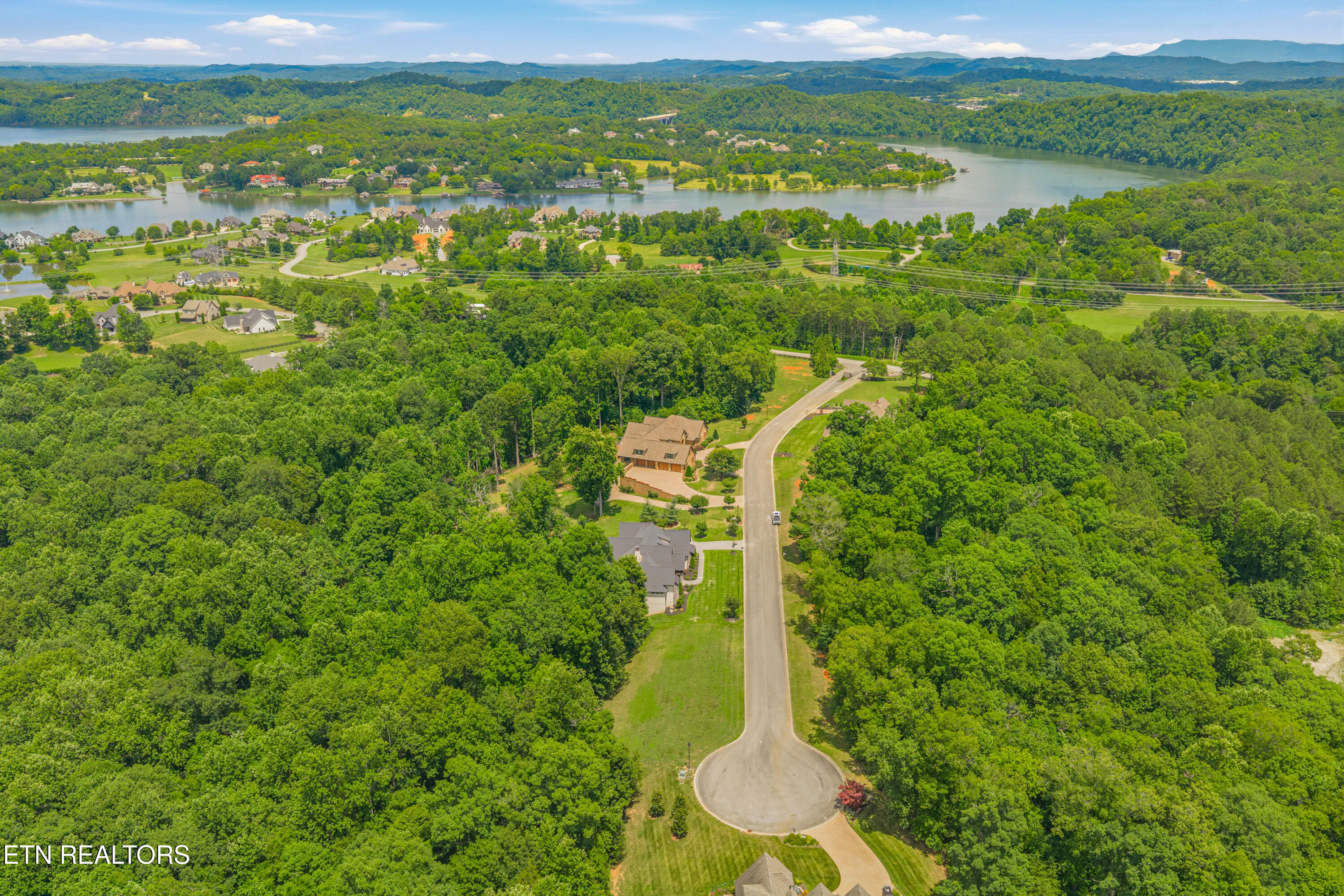 3336 Preserve Pointe Louisville TN 37777