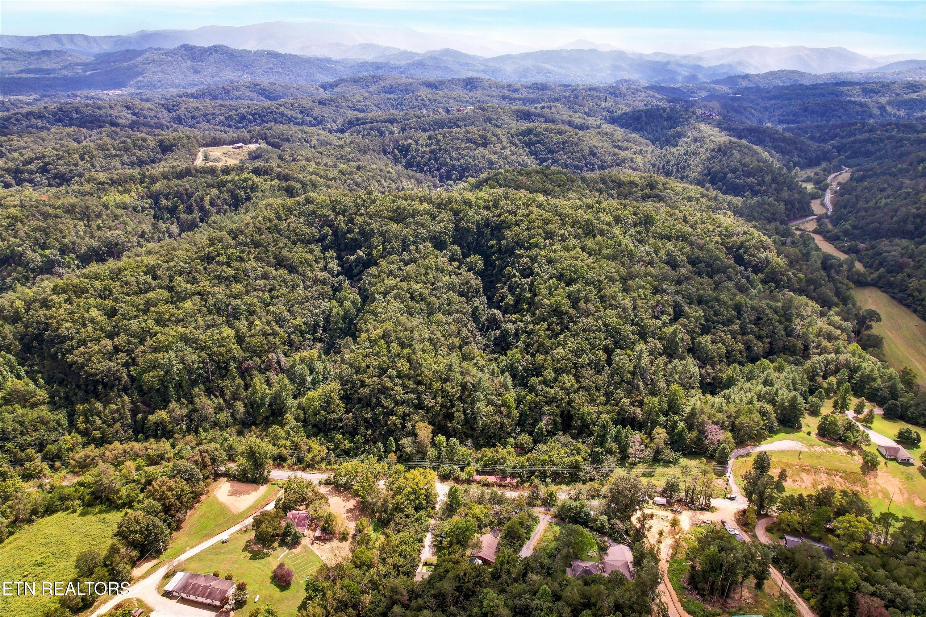 1316 River Divide Road Sevierville TN 37862