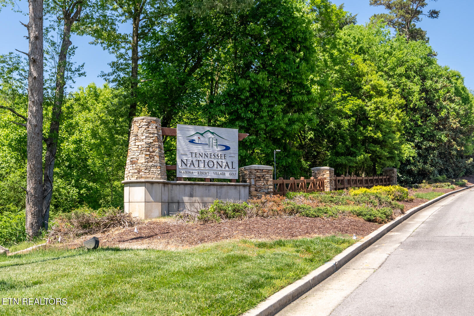 203 Flip Flop Way Loudon TN 37774