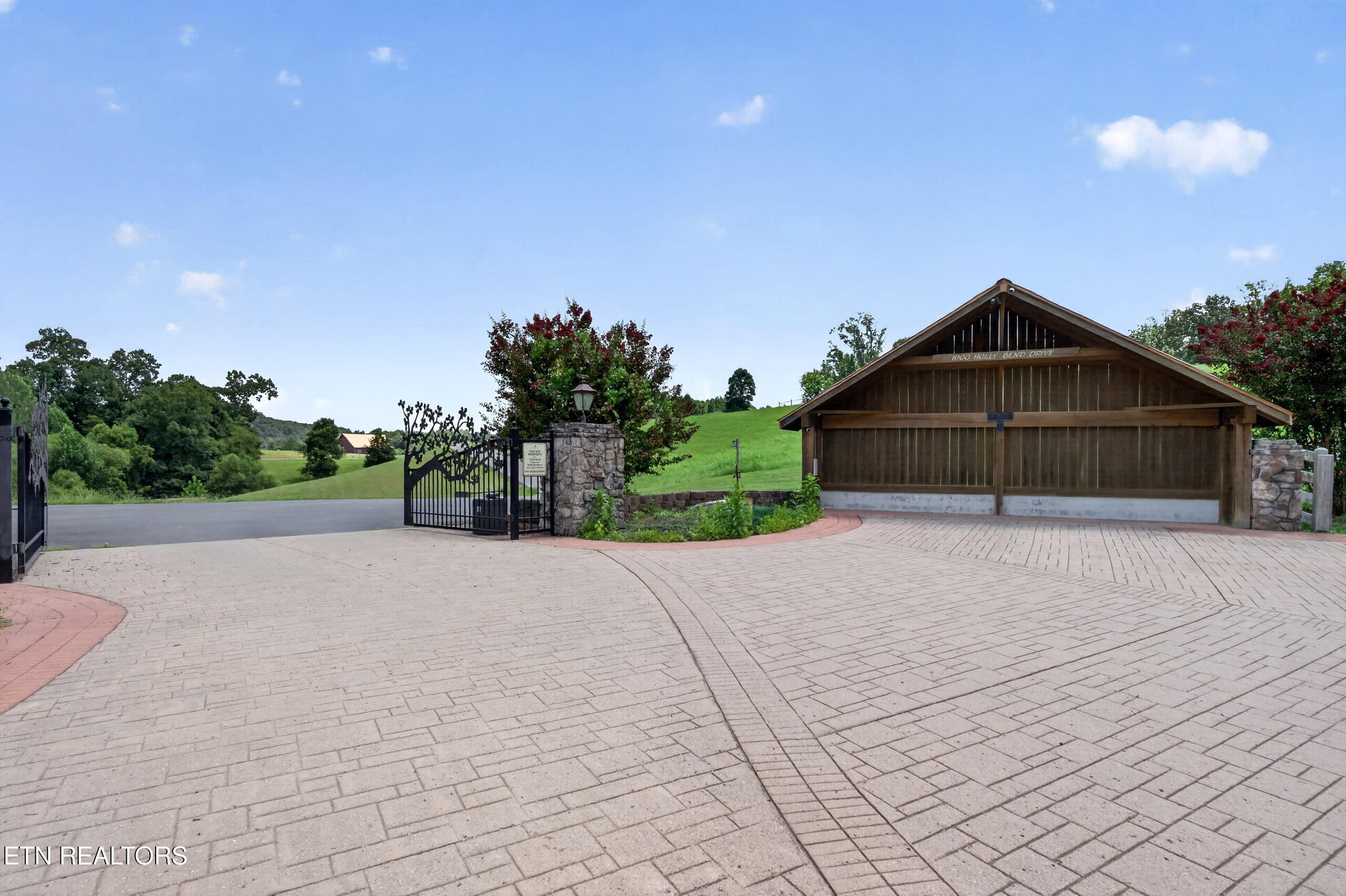 Holly Bend Dr Drive Byrdstown TN 38549