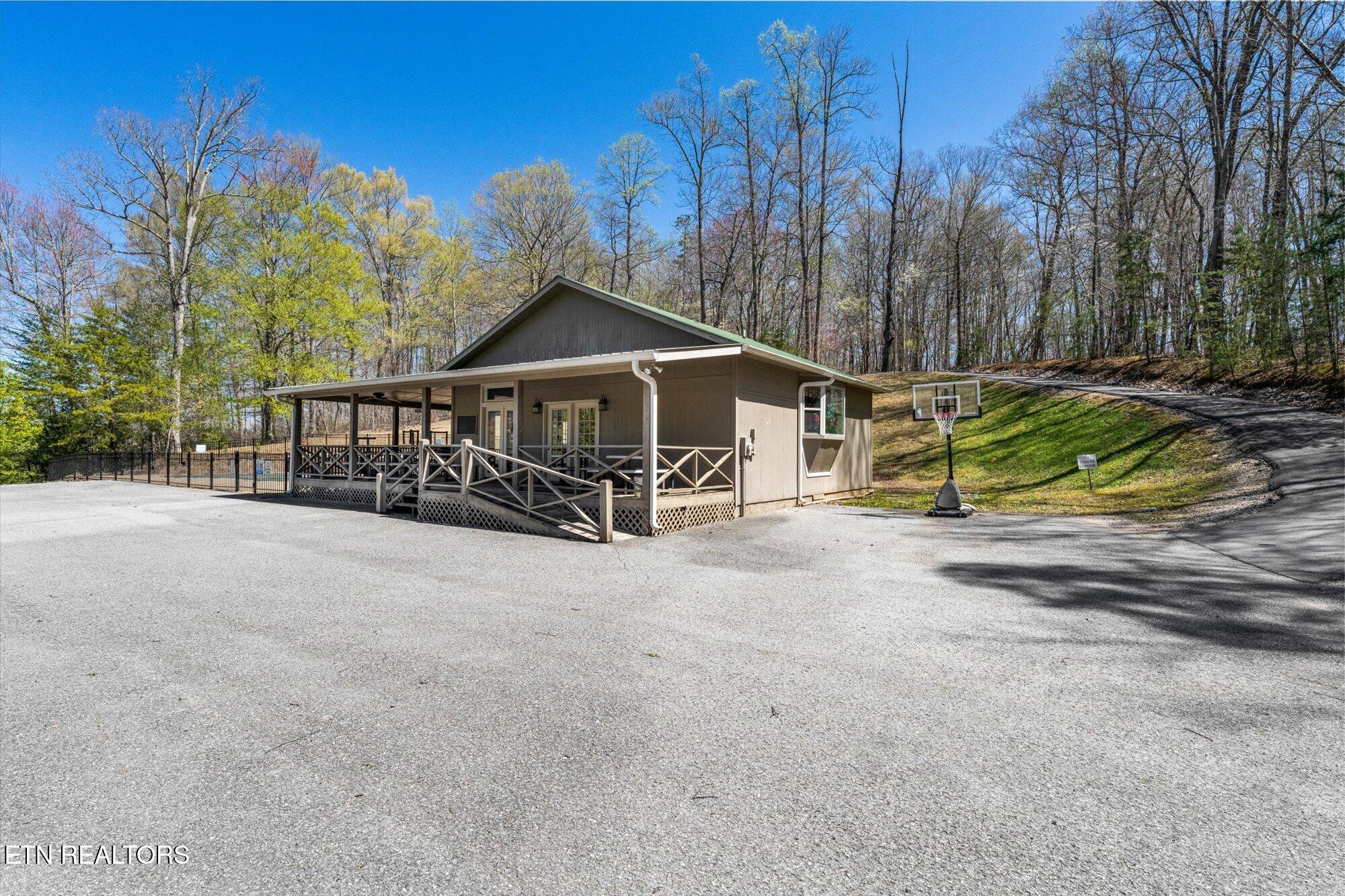 Norris Crest Drive Lafollette TN 37766