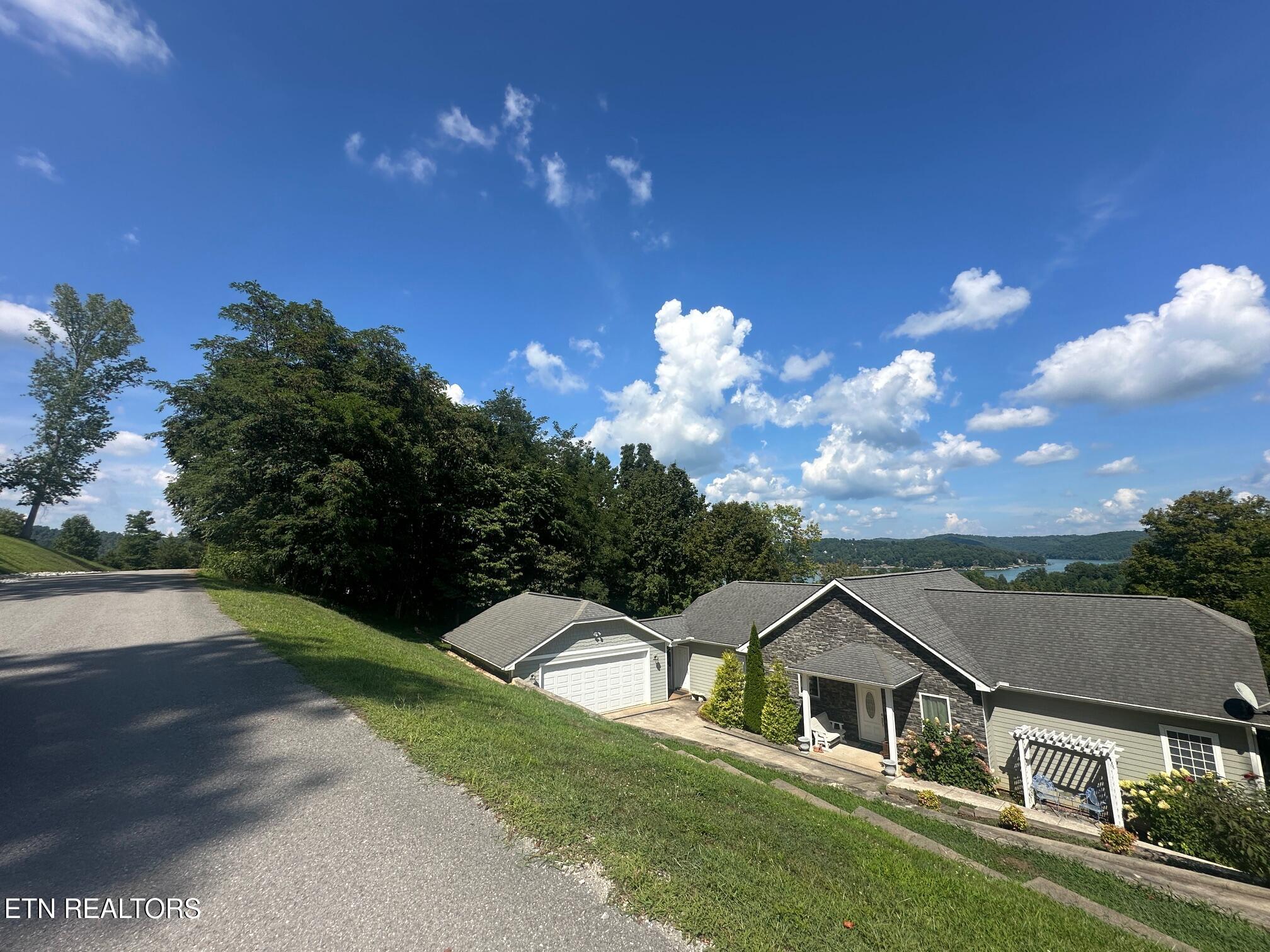 Norris Crest Drive Lafollette TN 37766