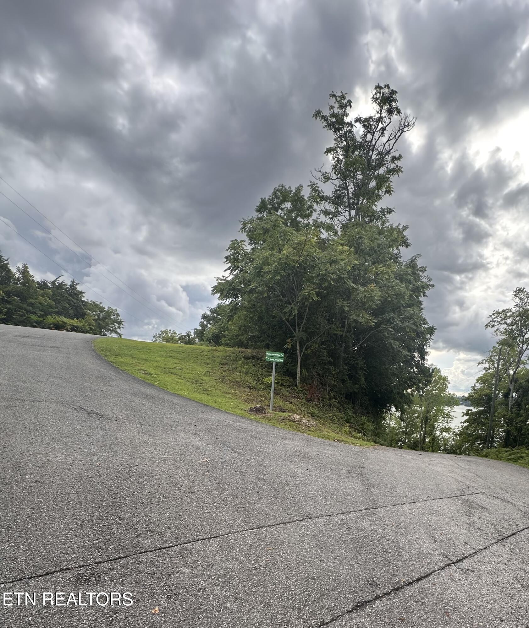 2312 Mary Alice Way Sevierville TN 37876