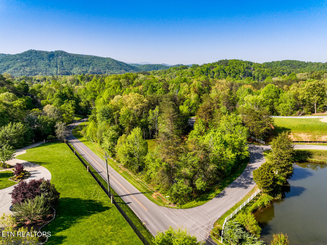 1140 Crestview Drive Pigeon Forge TN 37863