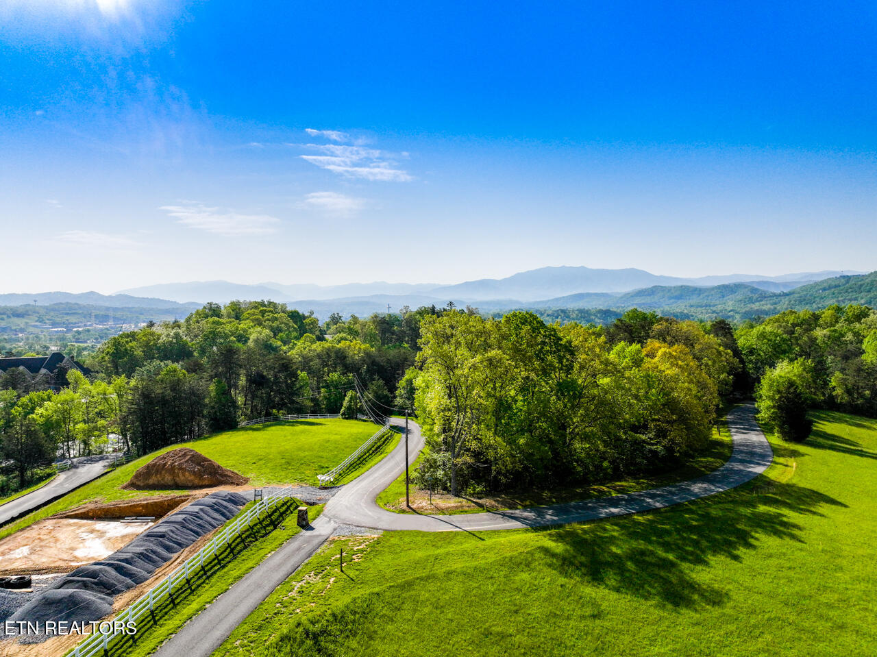 1140 Crestview Drive Pigeon Forge TN 37863