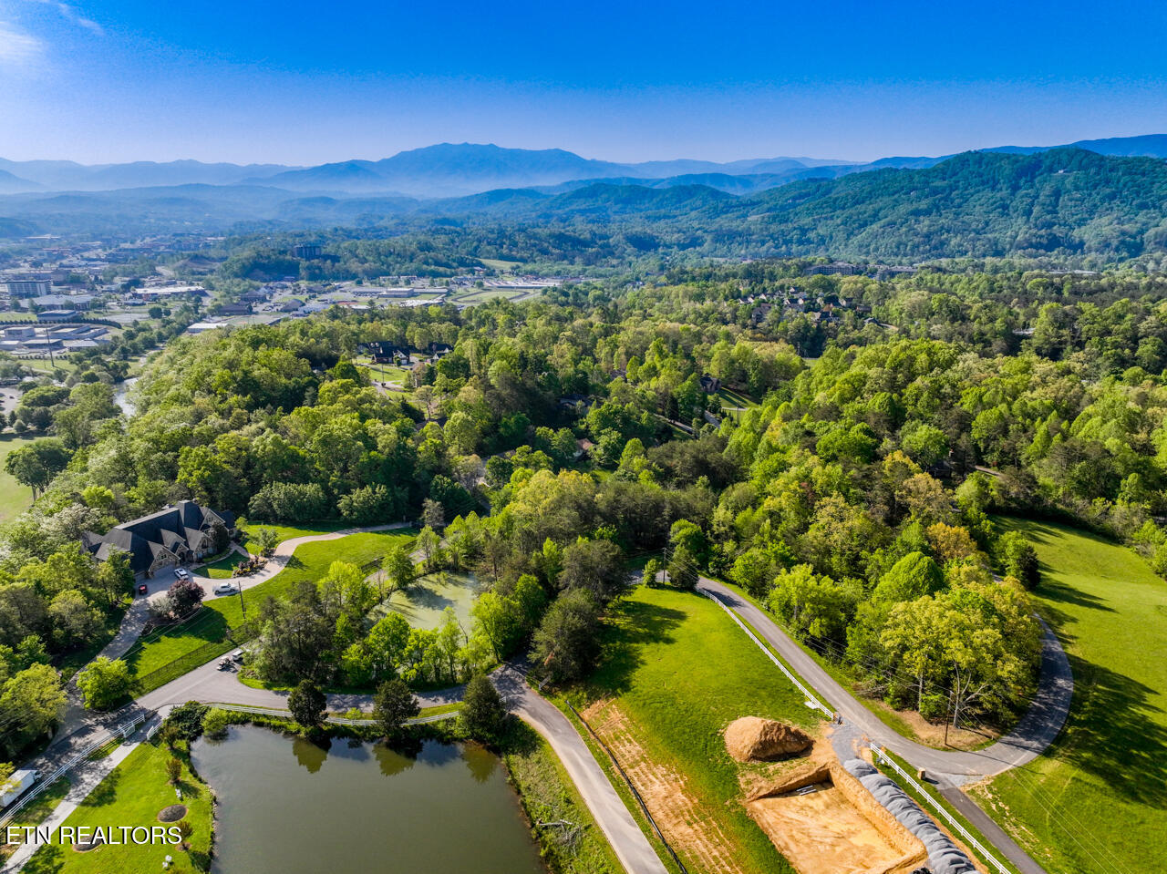 1140 Crestview Drive Pigeon Forge TN 37863