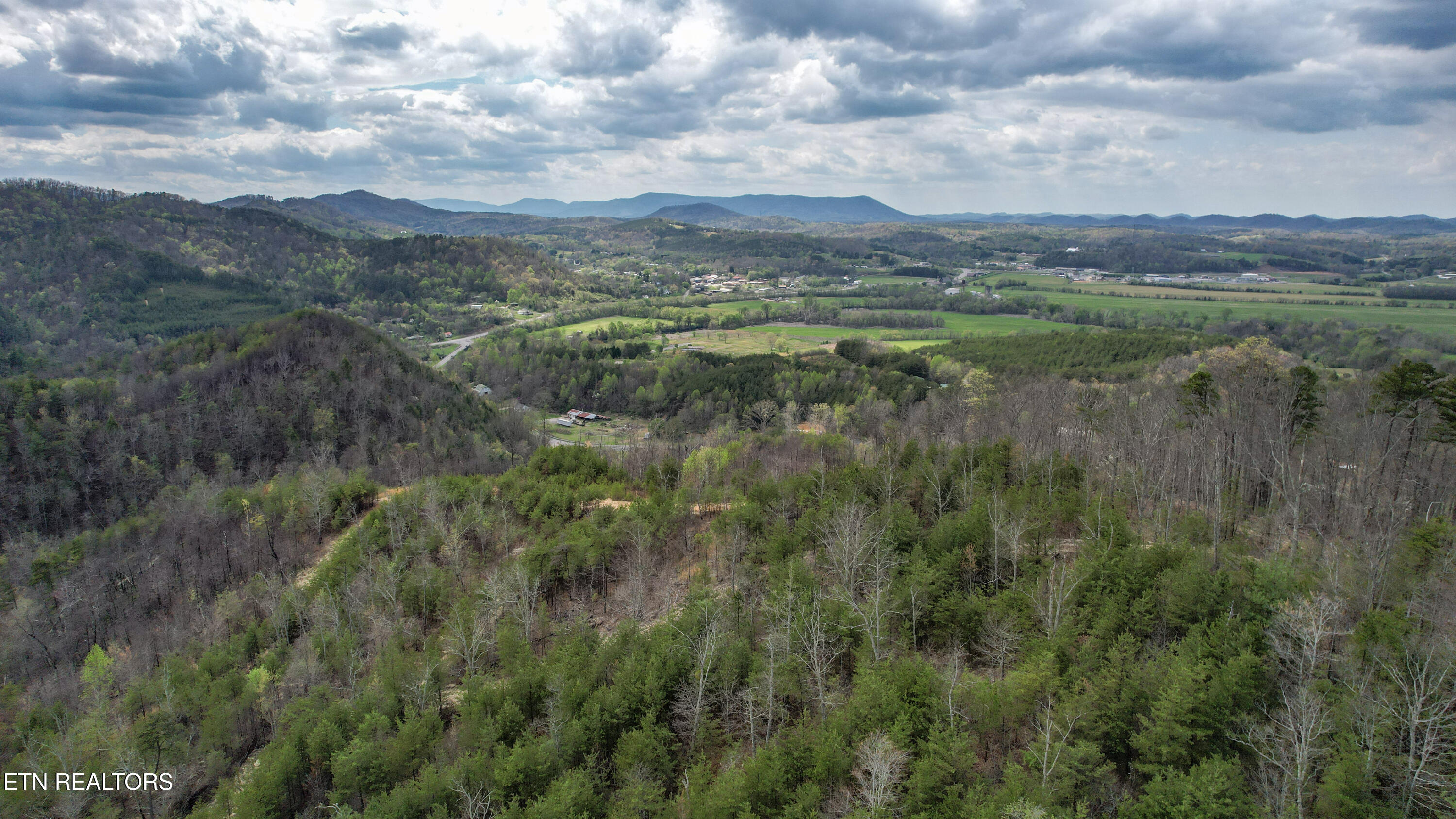 39.02 Ac Lake Heights Road Tellico Plains TN 37385