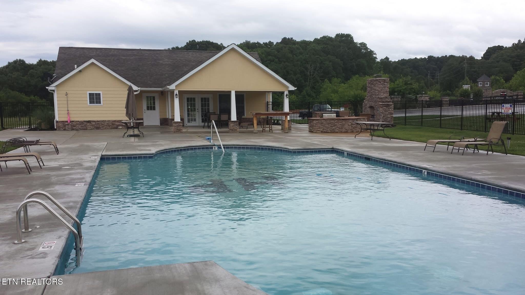 562 Charleston Loudon TN 37774