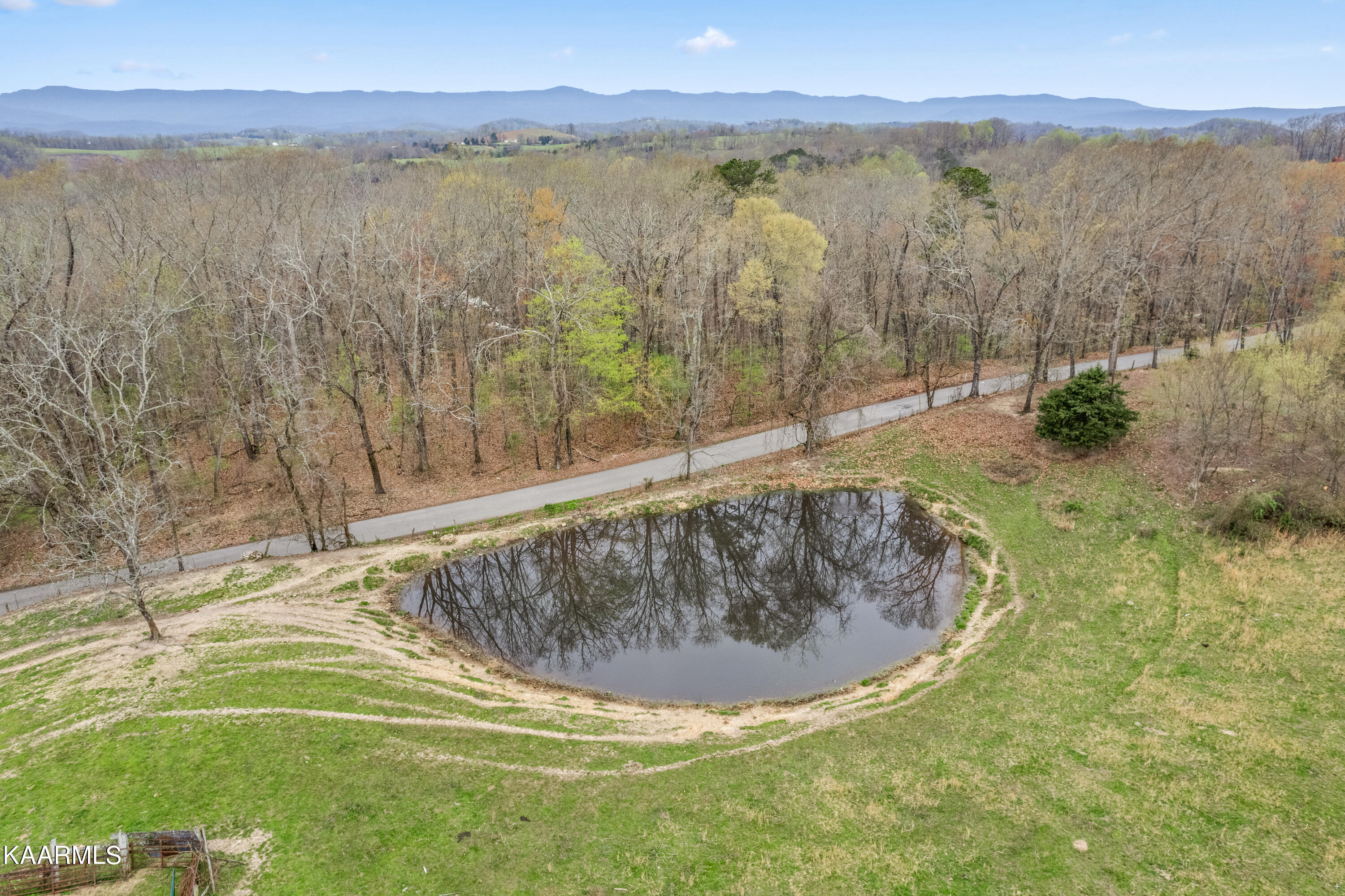 Country Oaks Lane Lafollette TN 37766