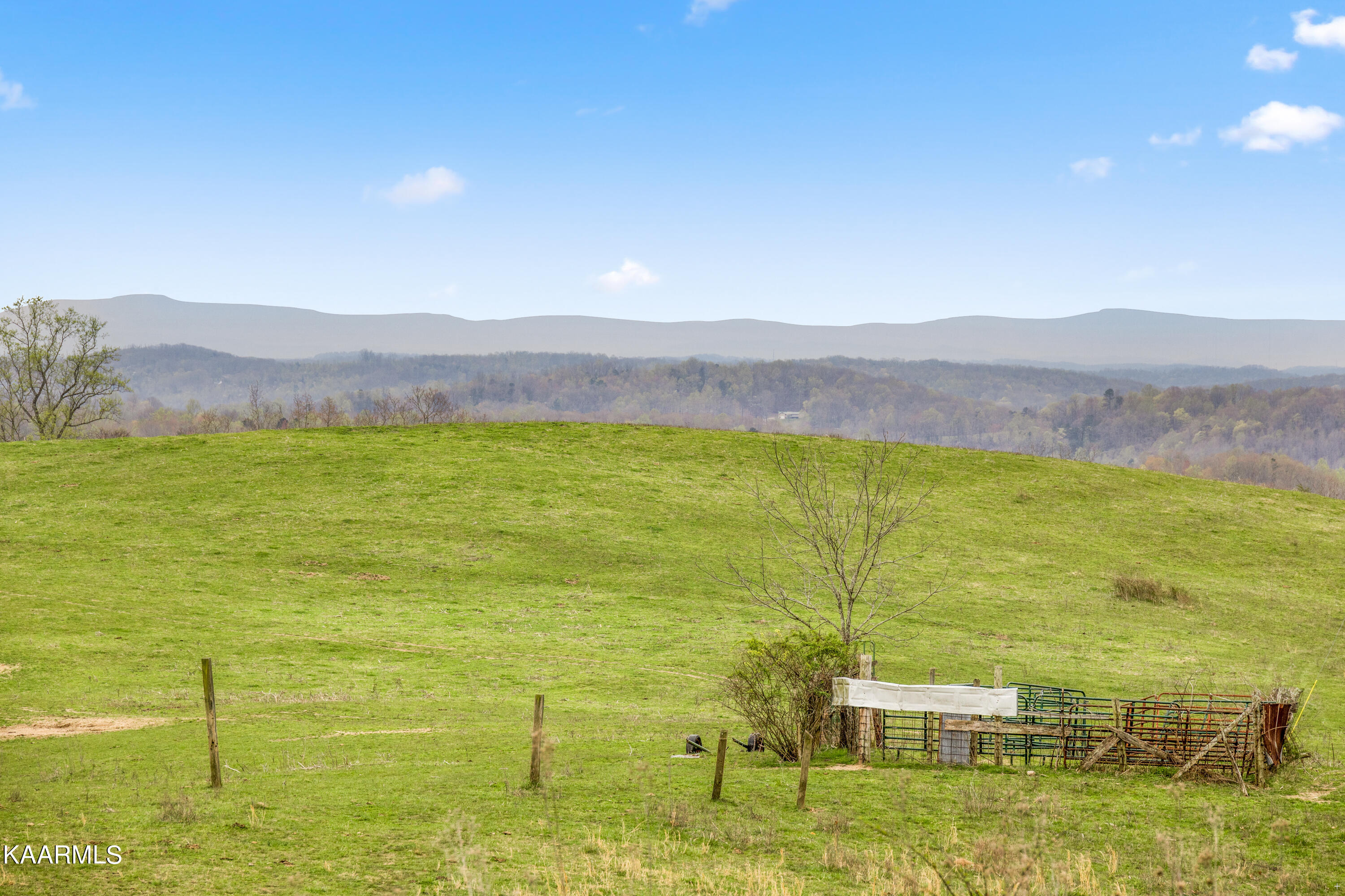 Country Oaks Lane Lafollette TN 37766