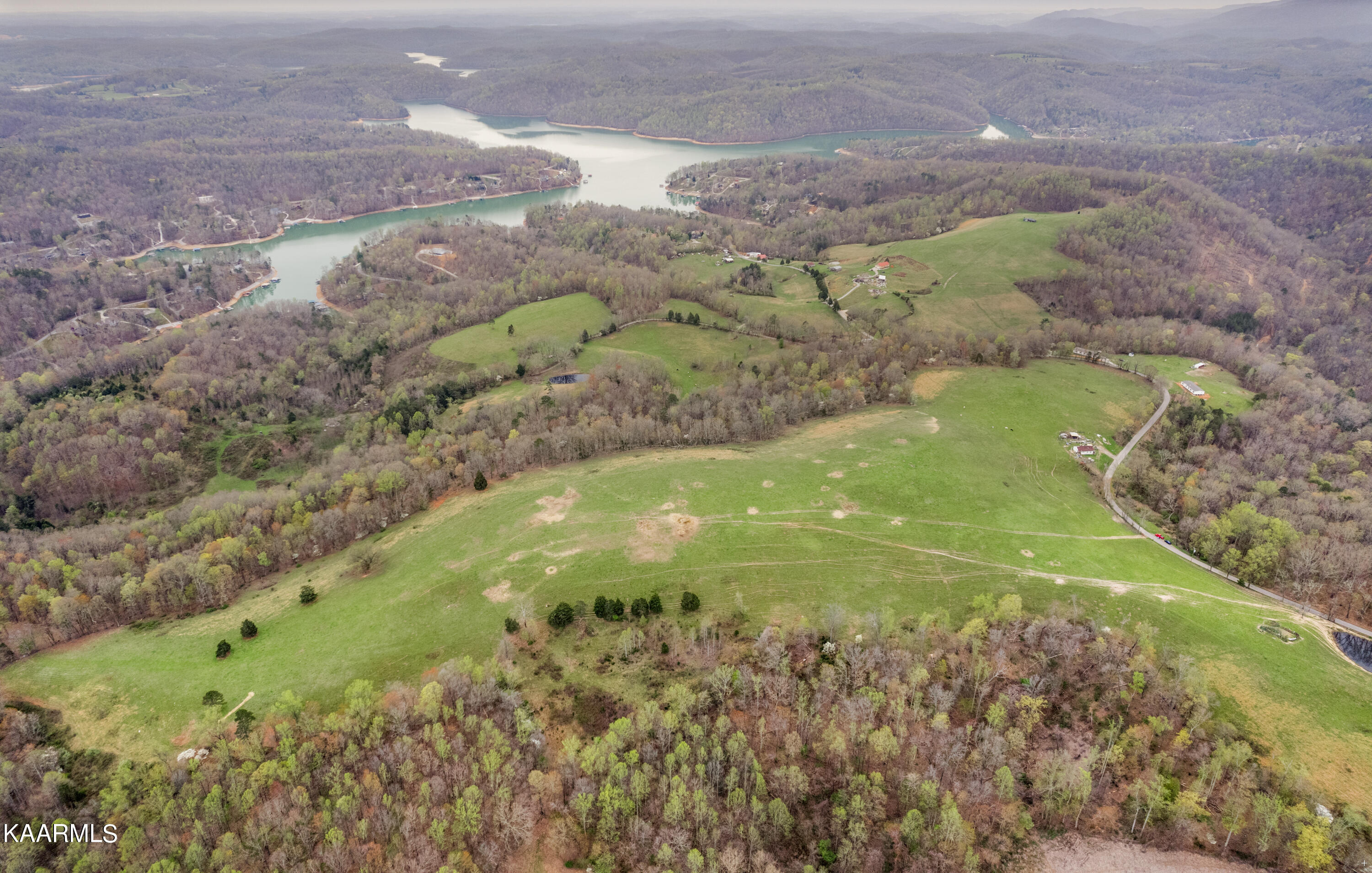 Country Oaks Lane Lafollette TN 37766