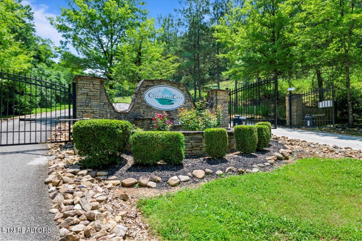 565 S Two Rivers Lane Lafollette TN 37766