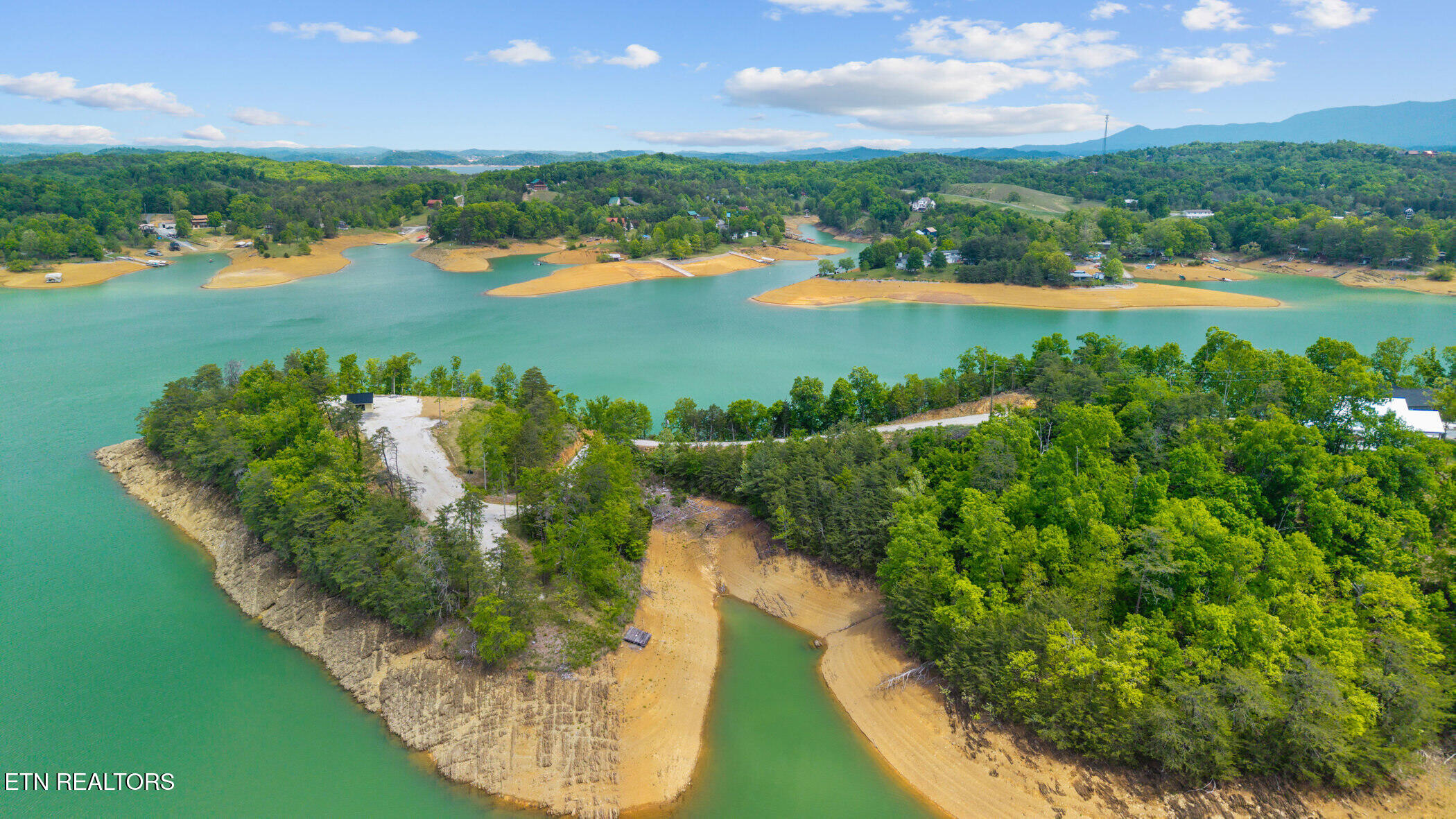 1967 Lake Oaks Way Sevierville TN 37876