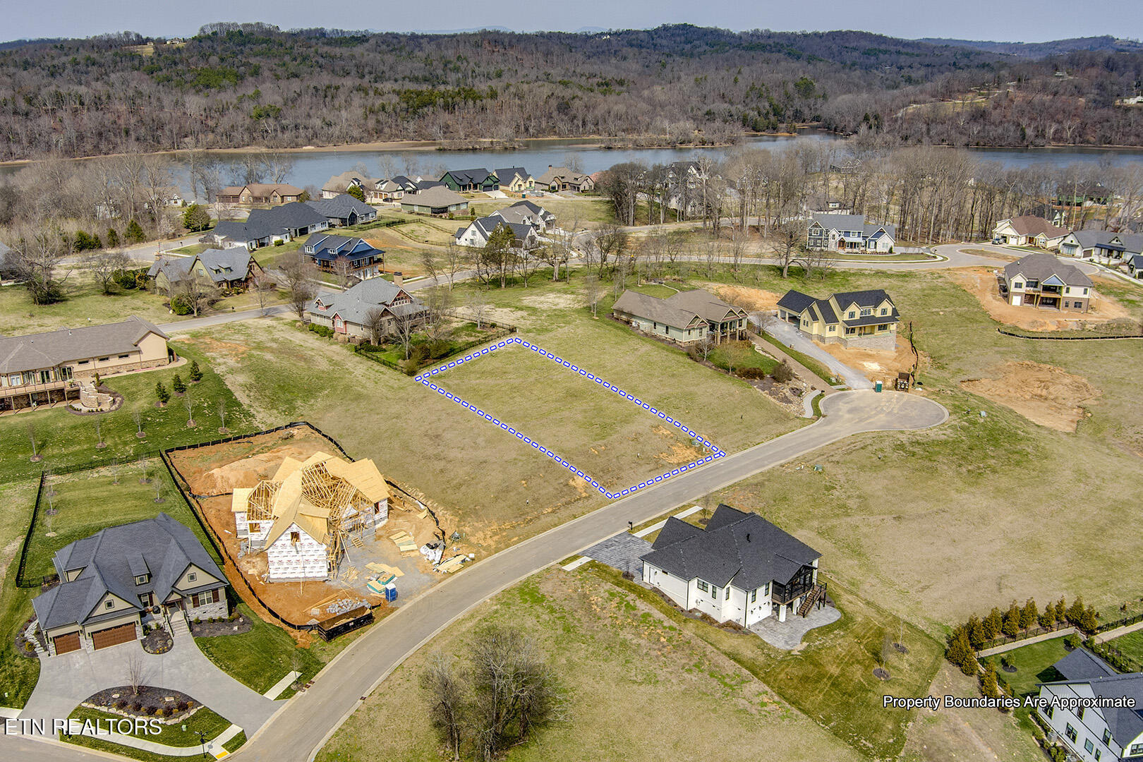 419 Hawks Bend Loudon TN 37774