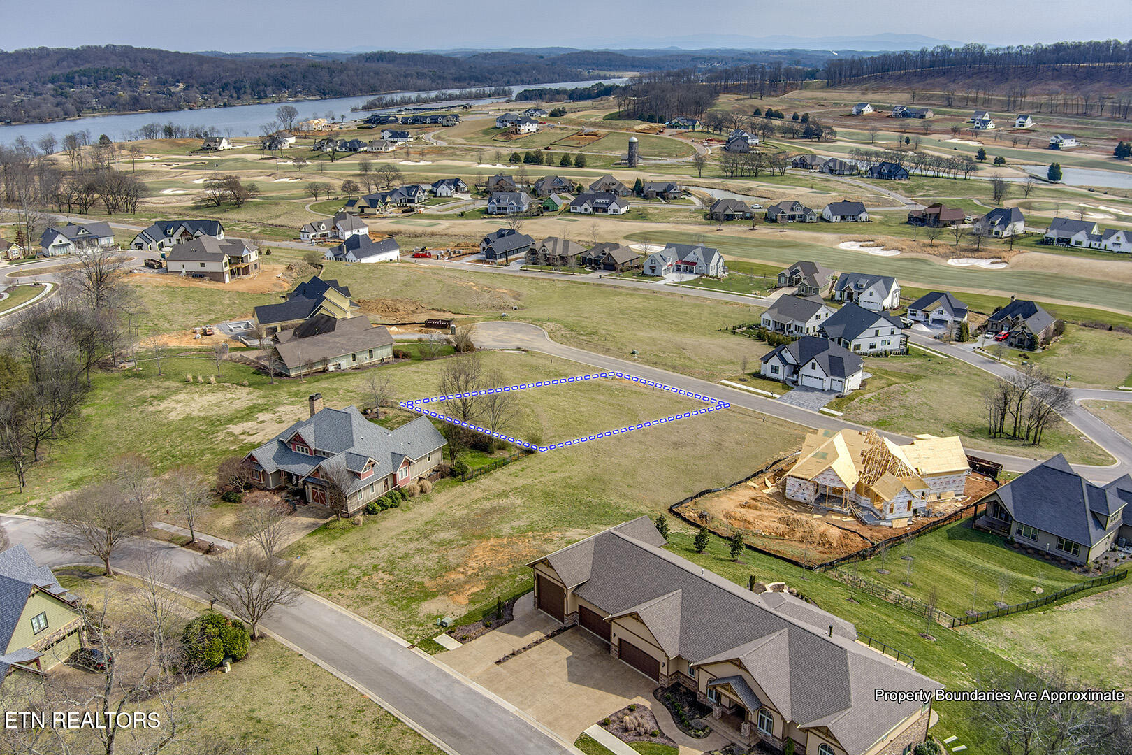 419 Hawks Bend Loudon TN 37774