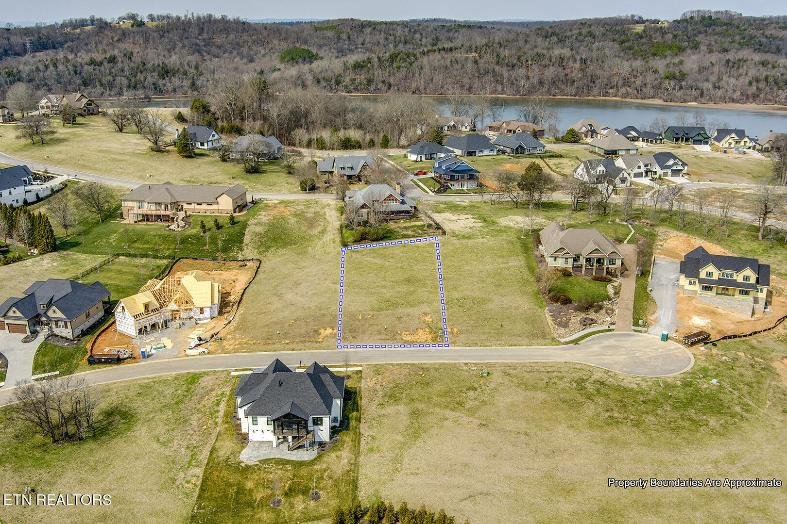 419 Hawks Bend Loudon TN 37774