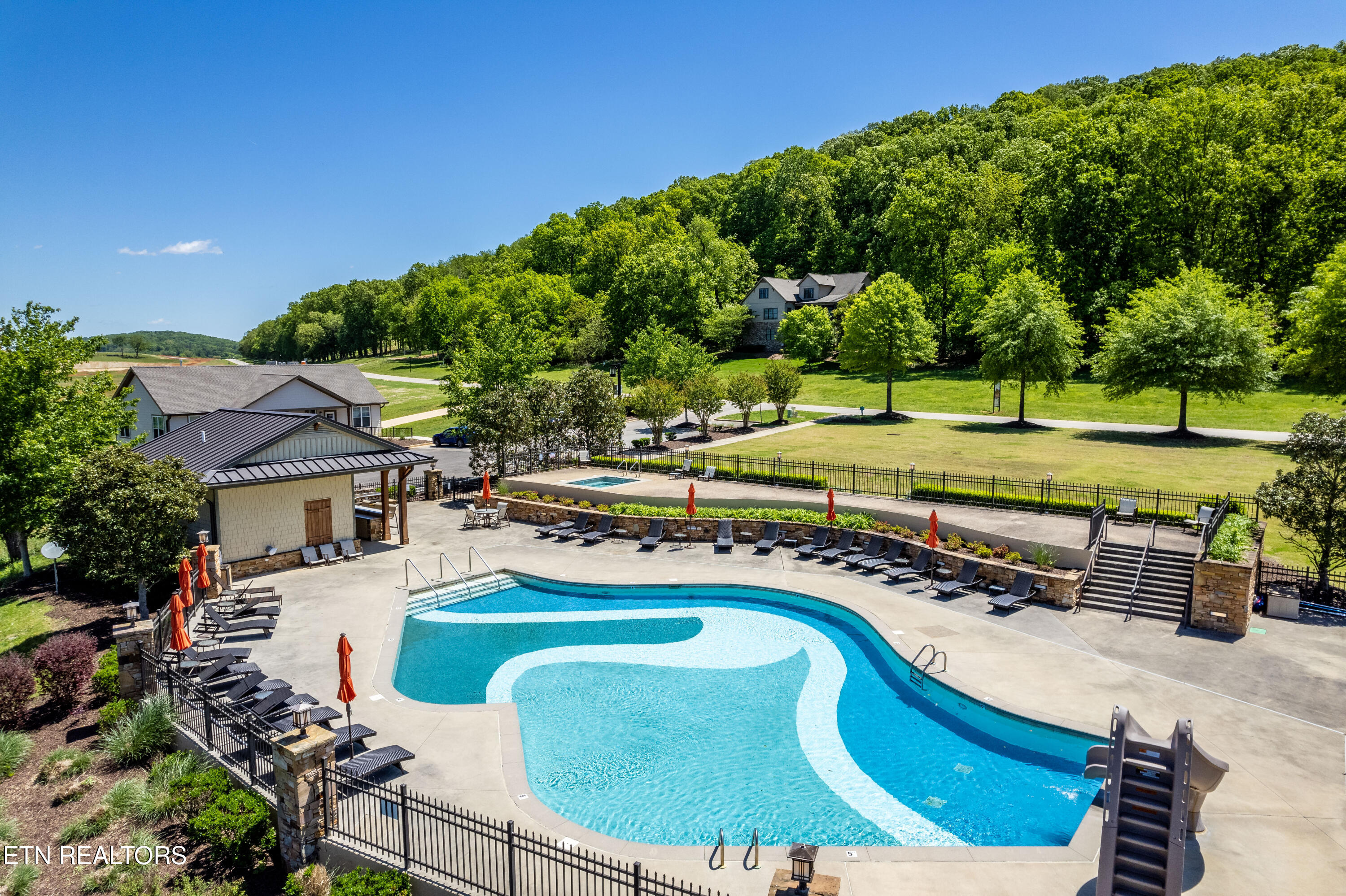 1462 Black Bear Circle Loudon TN 37774