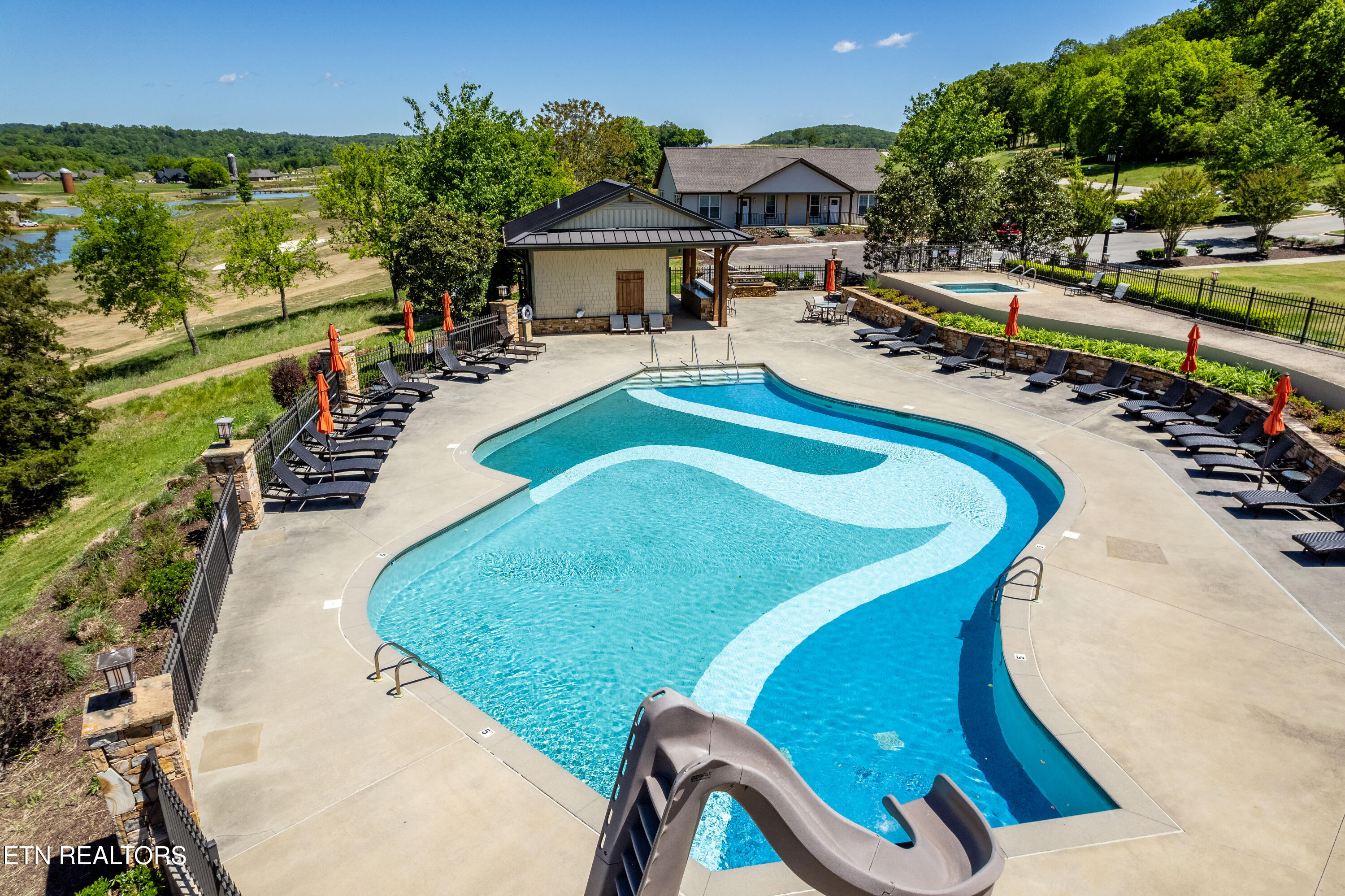 1462 Black Bear Circle Loudon TN 37774