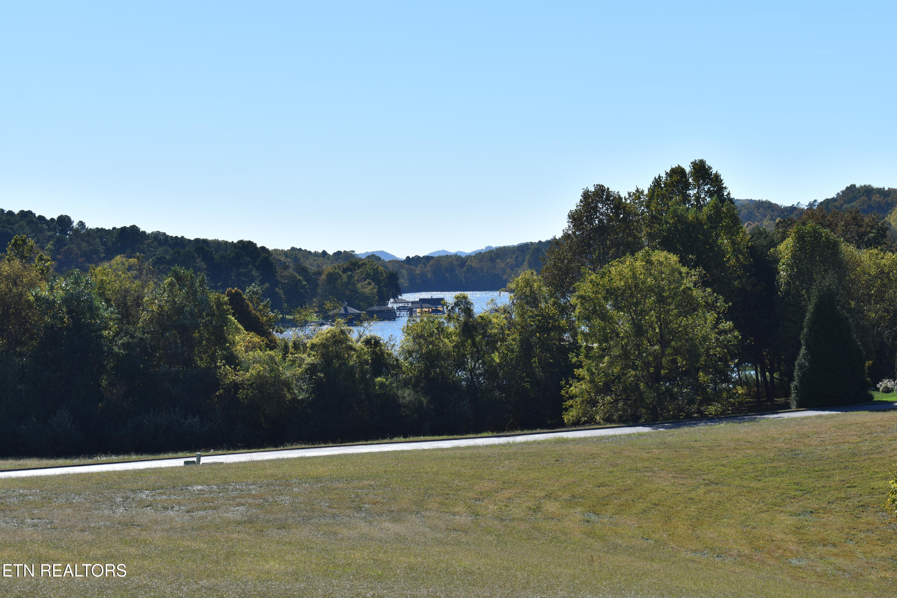 135 Amblecrest Drive Vonore TN 37885