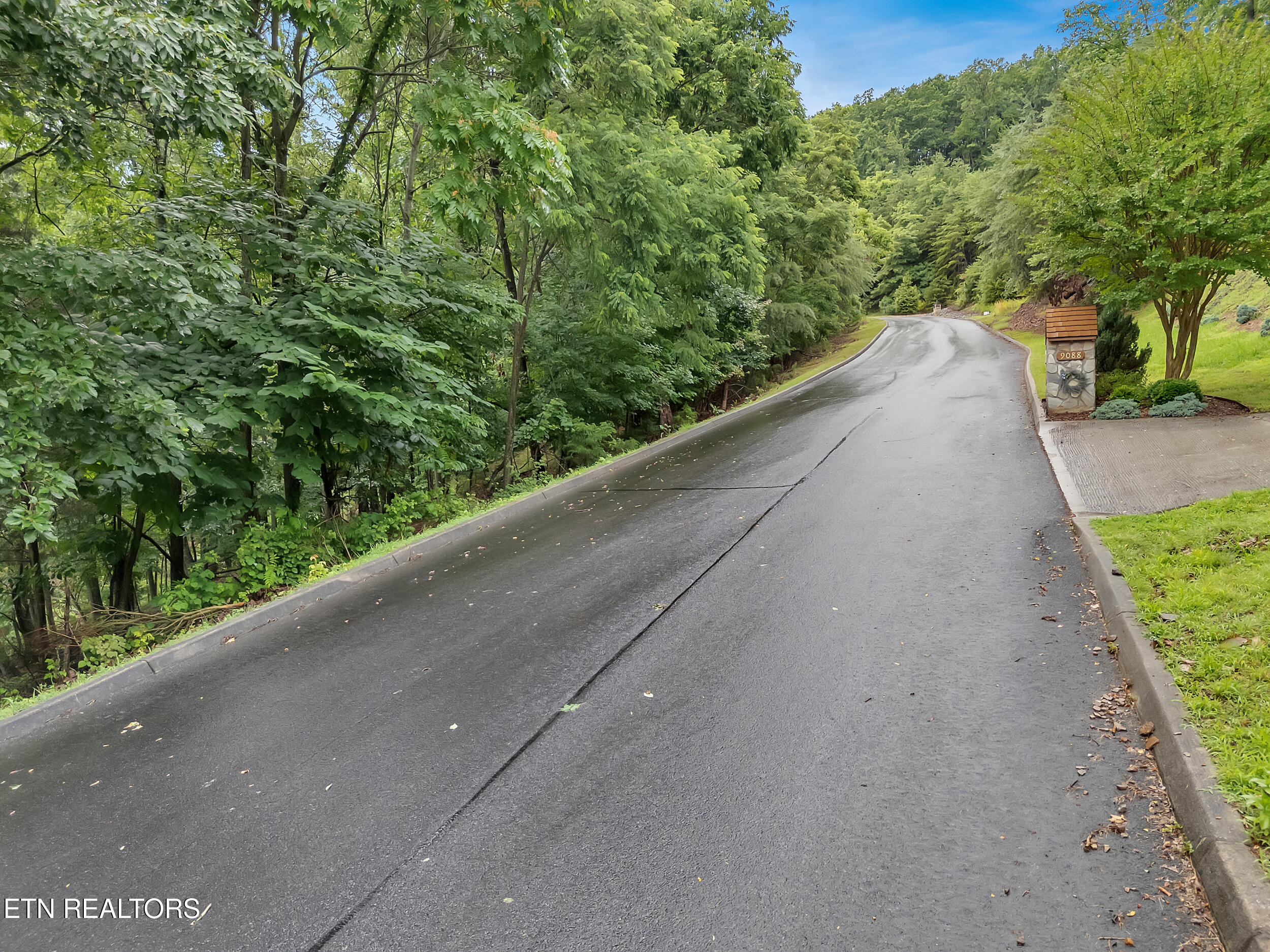 9097 Paradise View Drive Mooresburg TN 37811