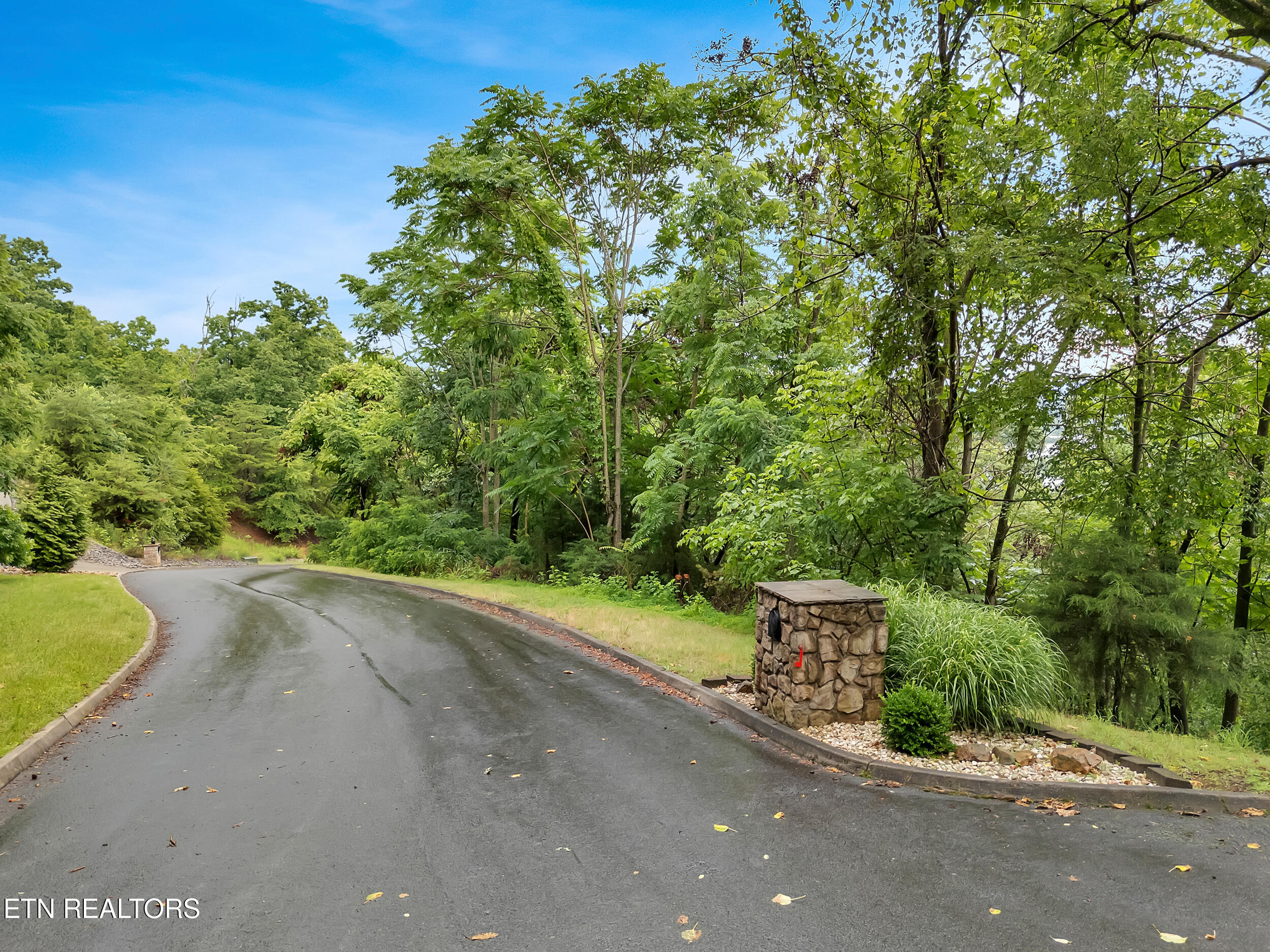 9097 Paradise View Drive Mooresburg TN 37811