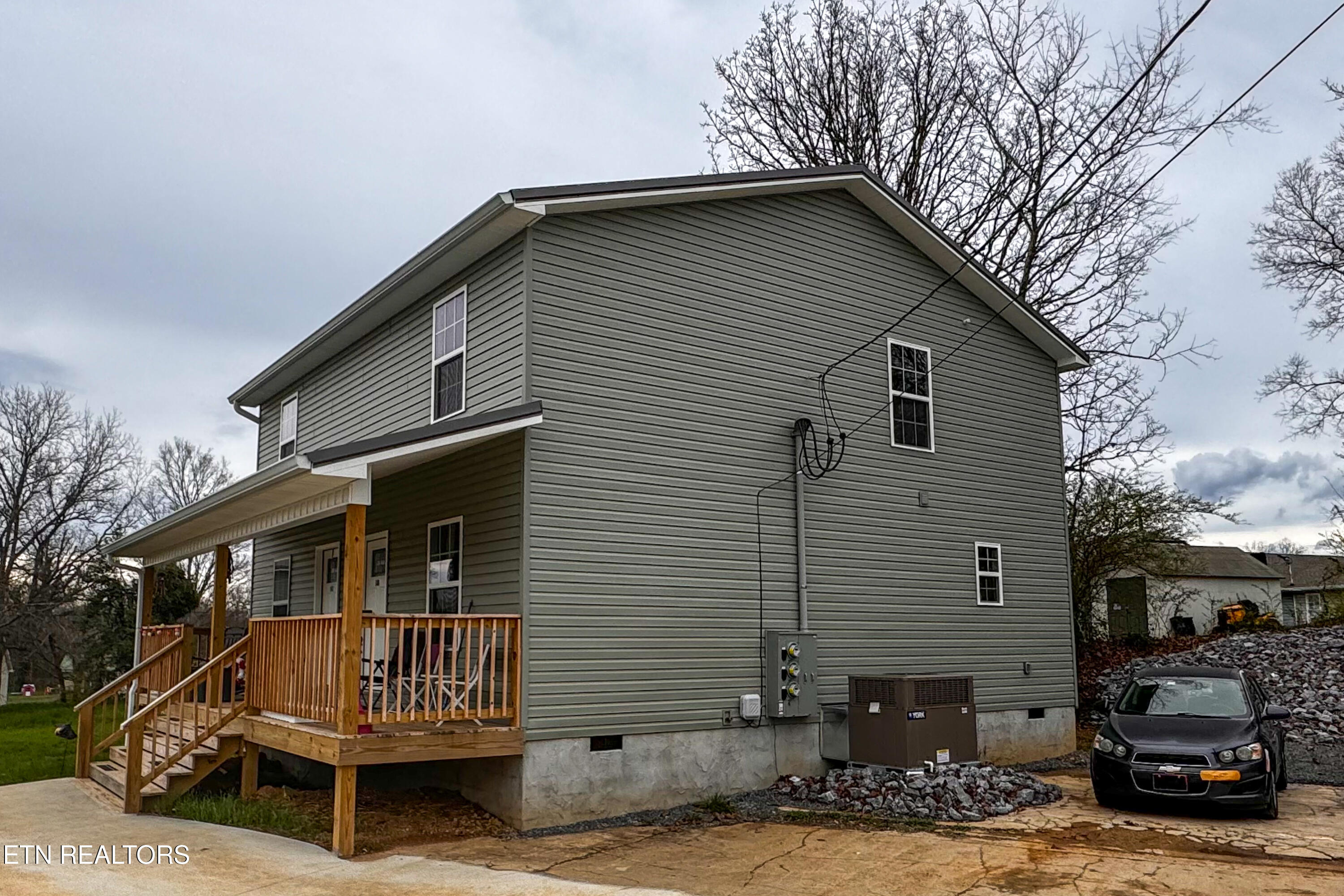 147/149 Oak Street Athens TN 37303