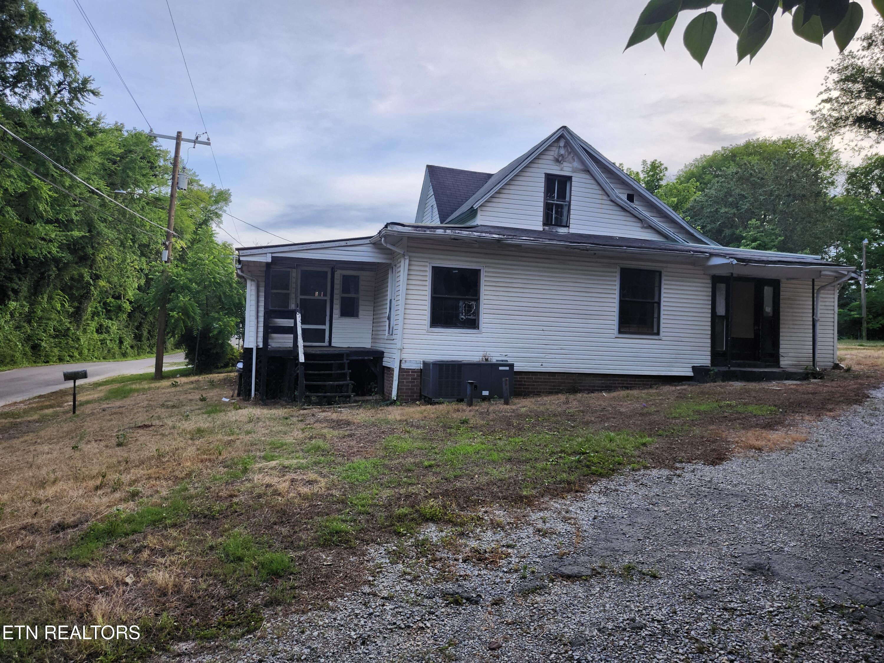 722 Hendrickson Street Clinton TN 37716