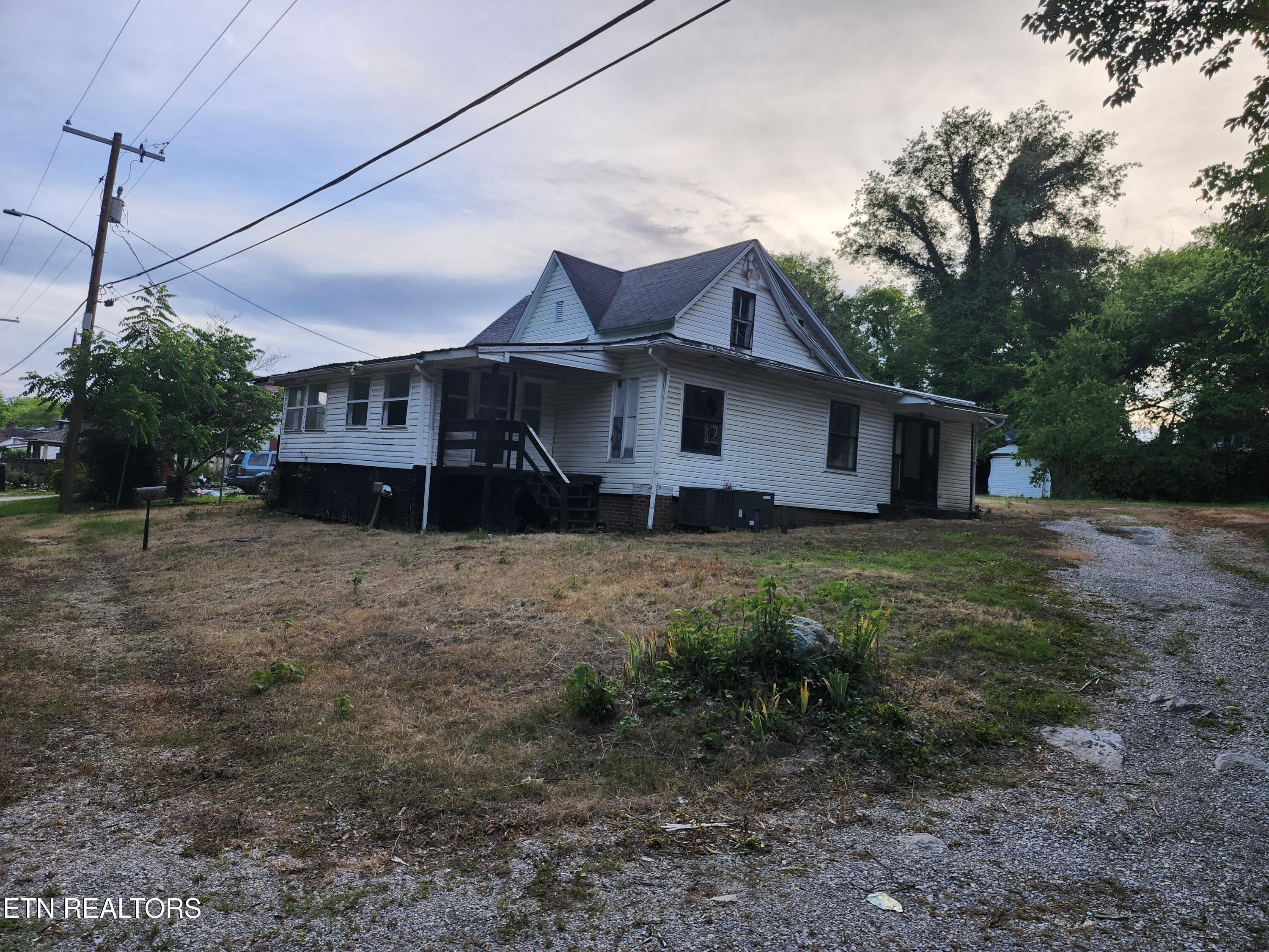 722 Hendrickson Street Clinton TN 37716