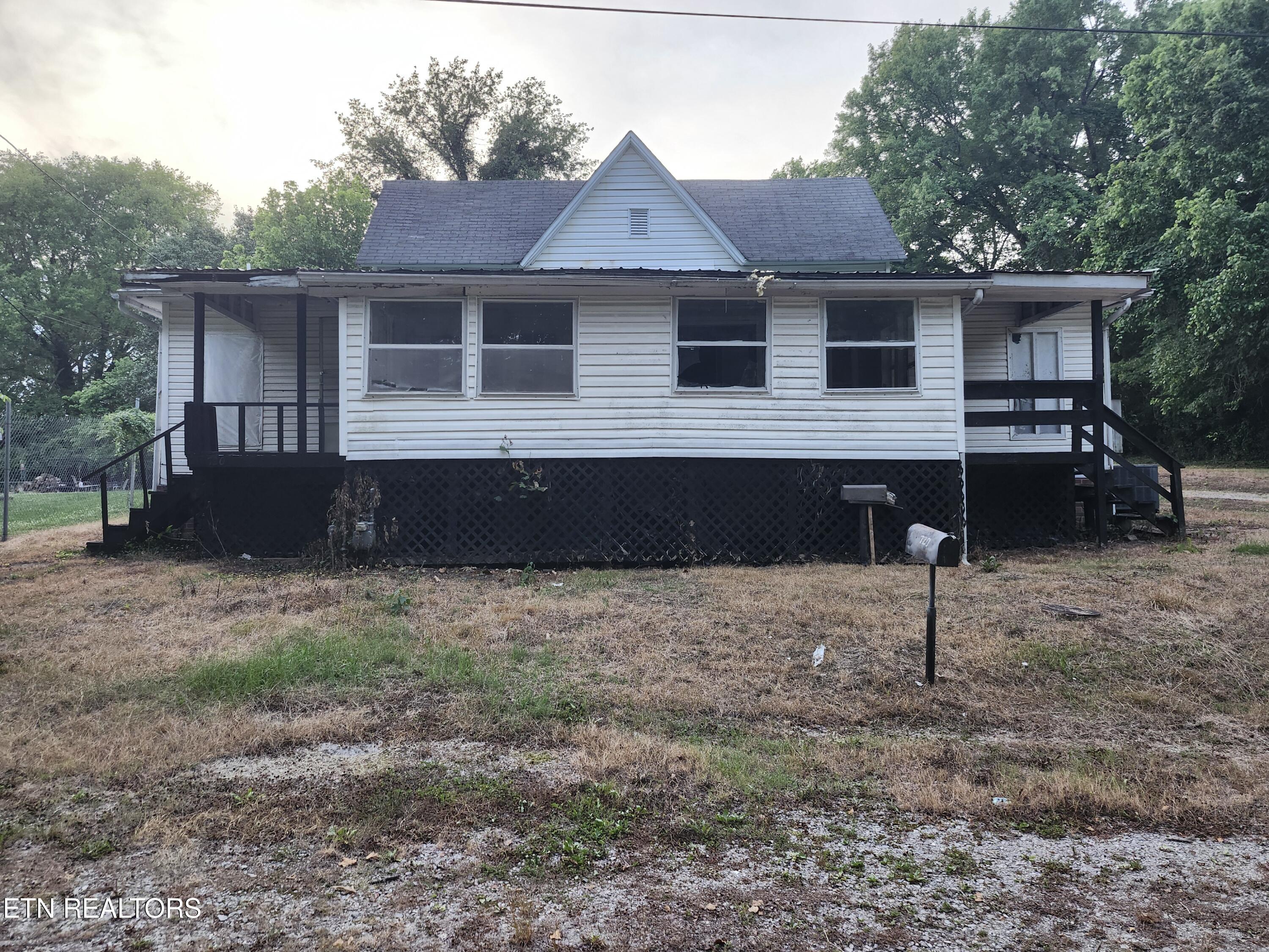 722 Hendrickson Street Clinton TN 37716