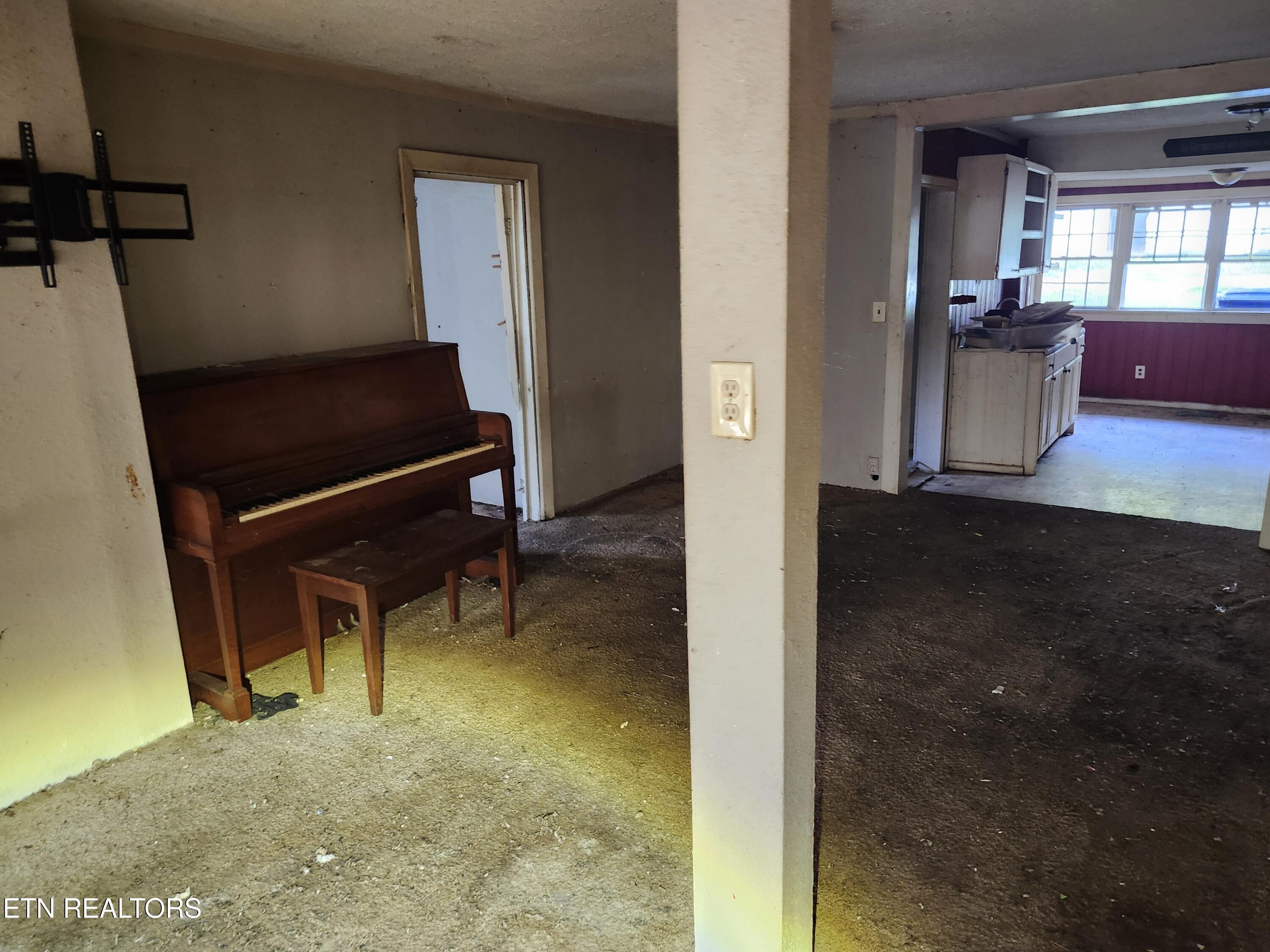722 Hendrickson Street Clinton TN 37716