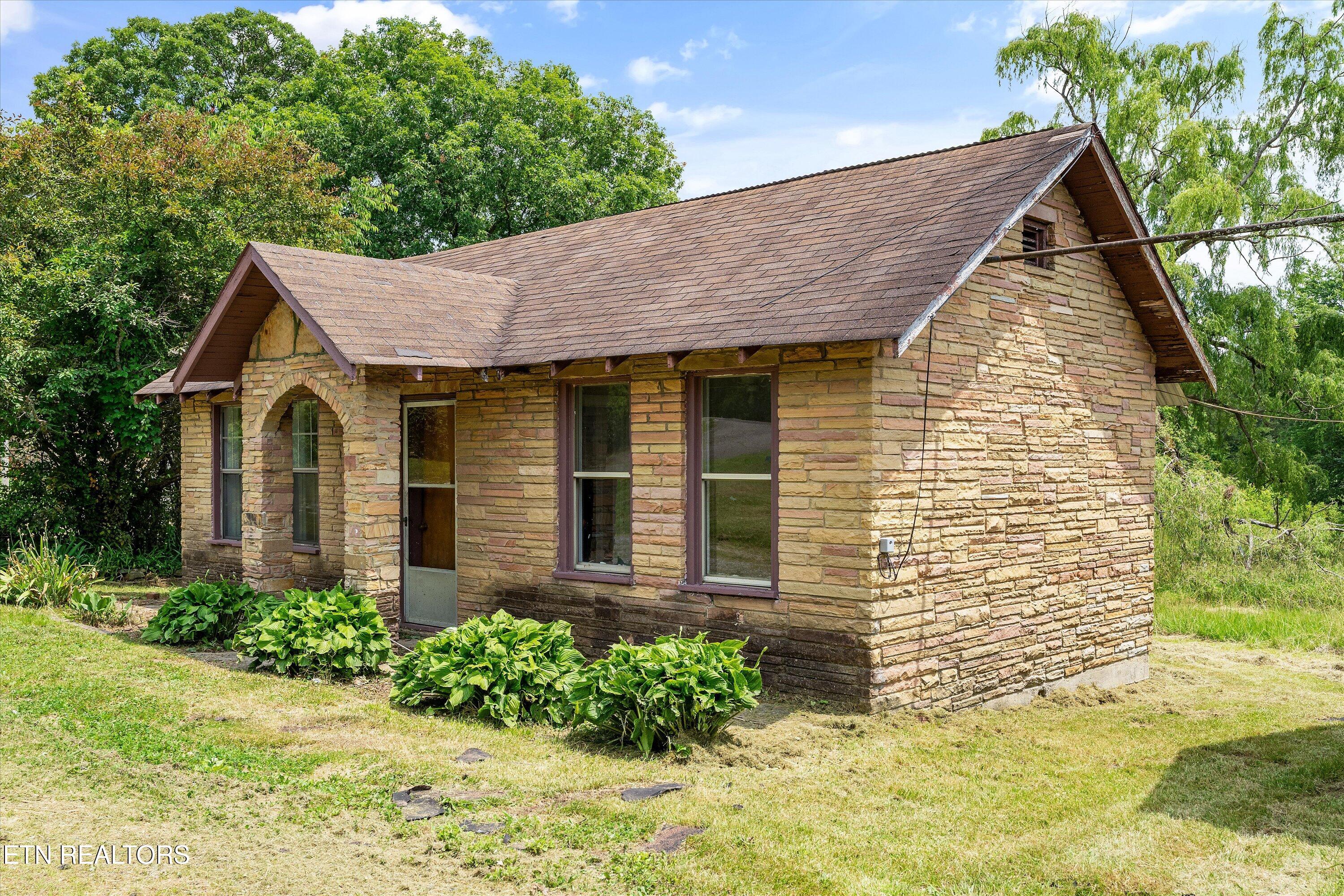 9476 Morgan County Highway Sunbright TN 37872