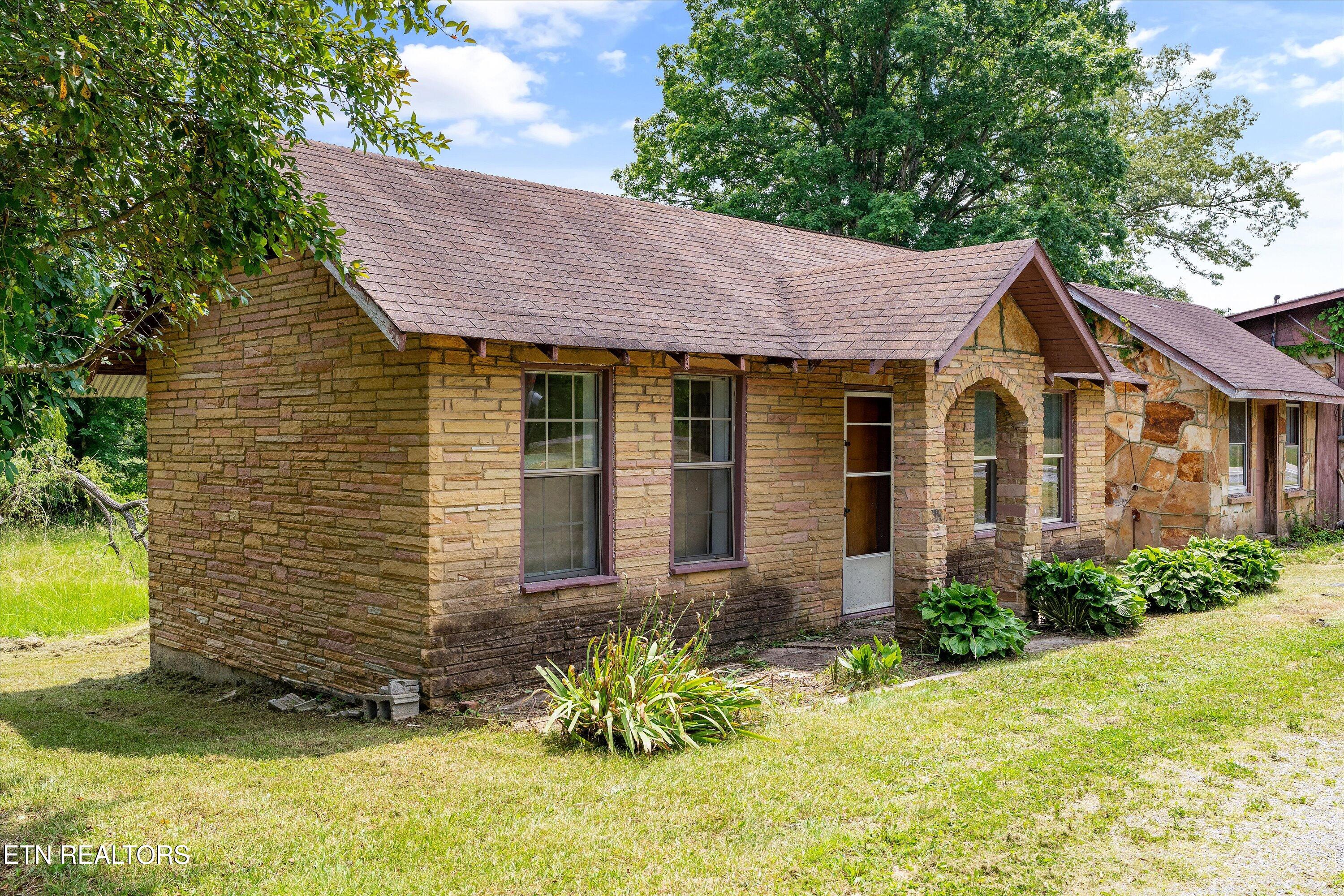 9476 Morgan County Highway Sunbright TN 37872