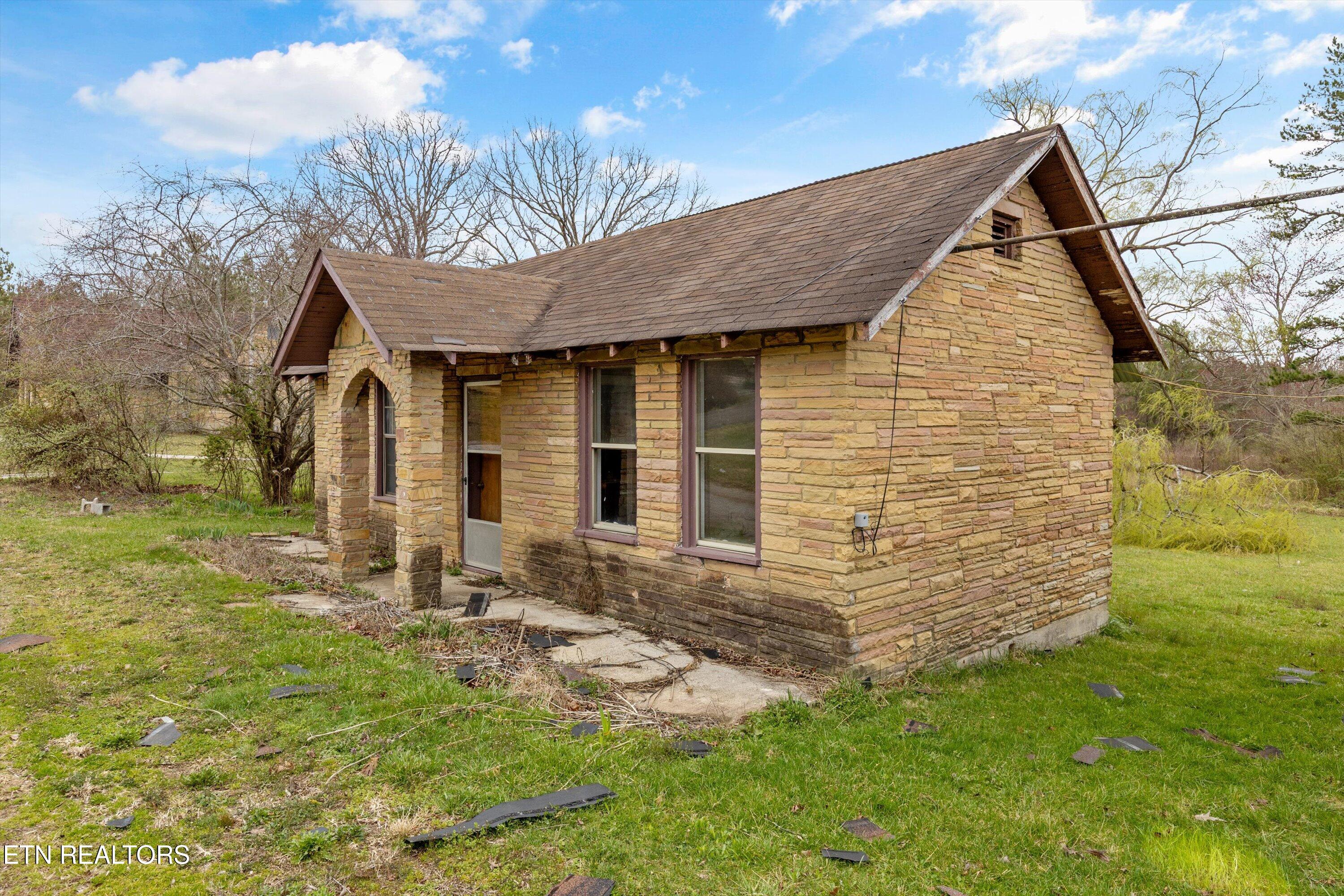 9476 Morgan County Highway Sunbright TN 37872