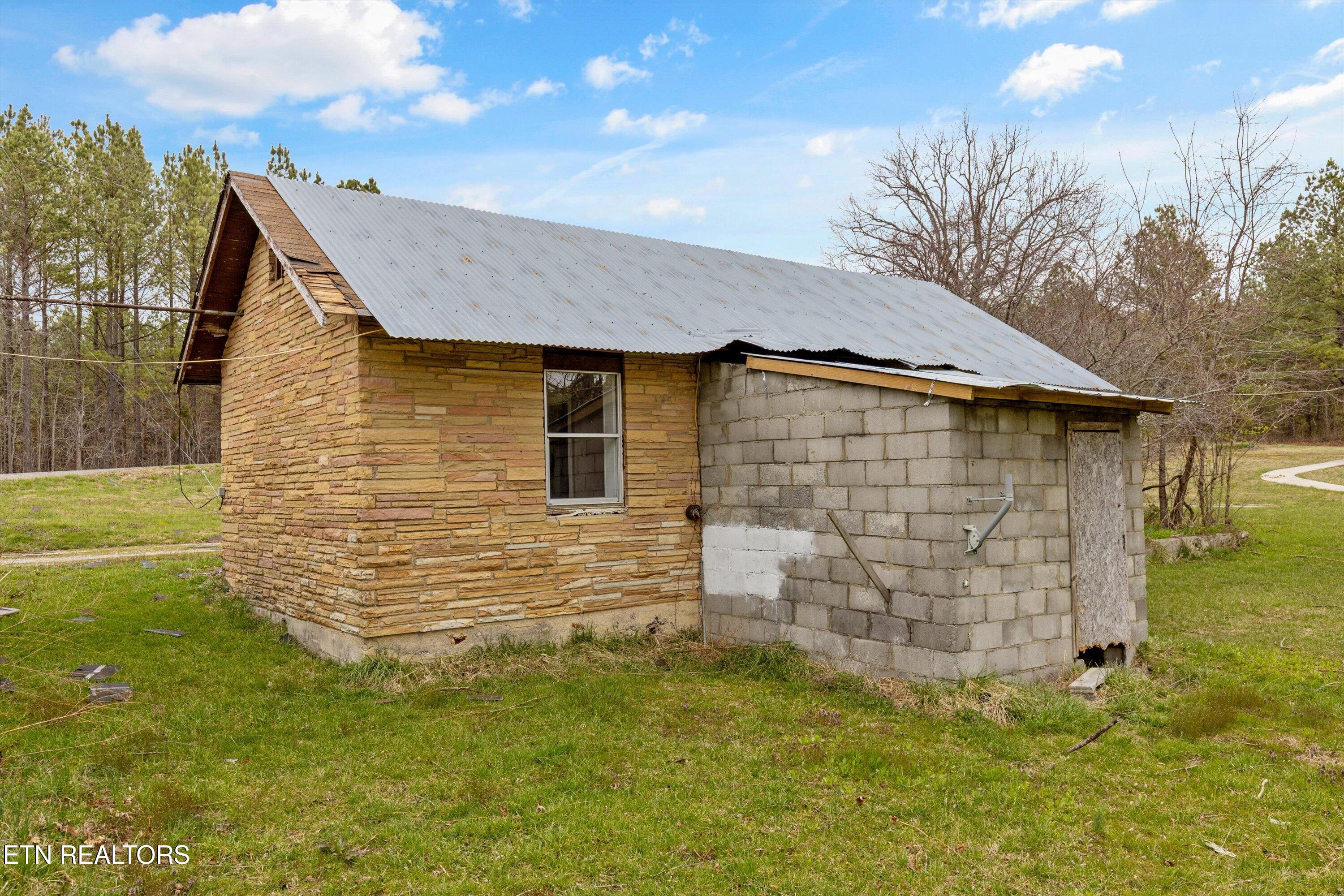 9476 Morgan County Highway Sunbright TN 37872