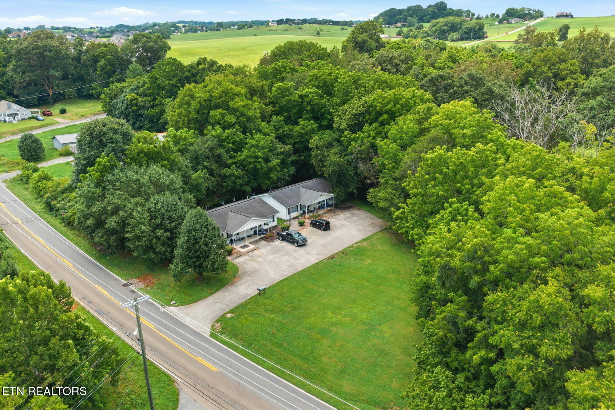 2312 Boyds Creek Highway Sevierville TN 37876