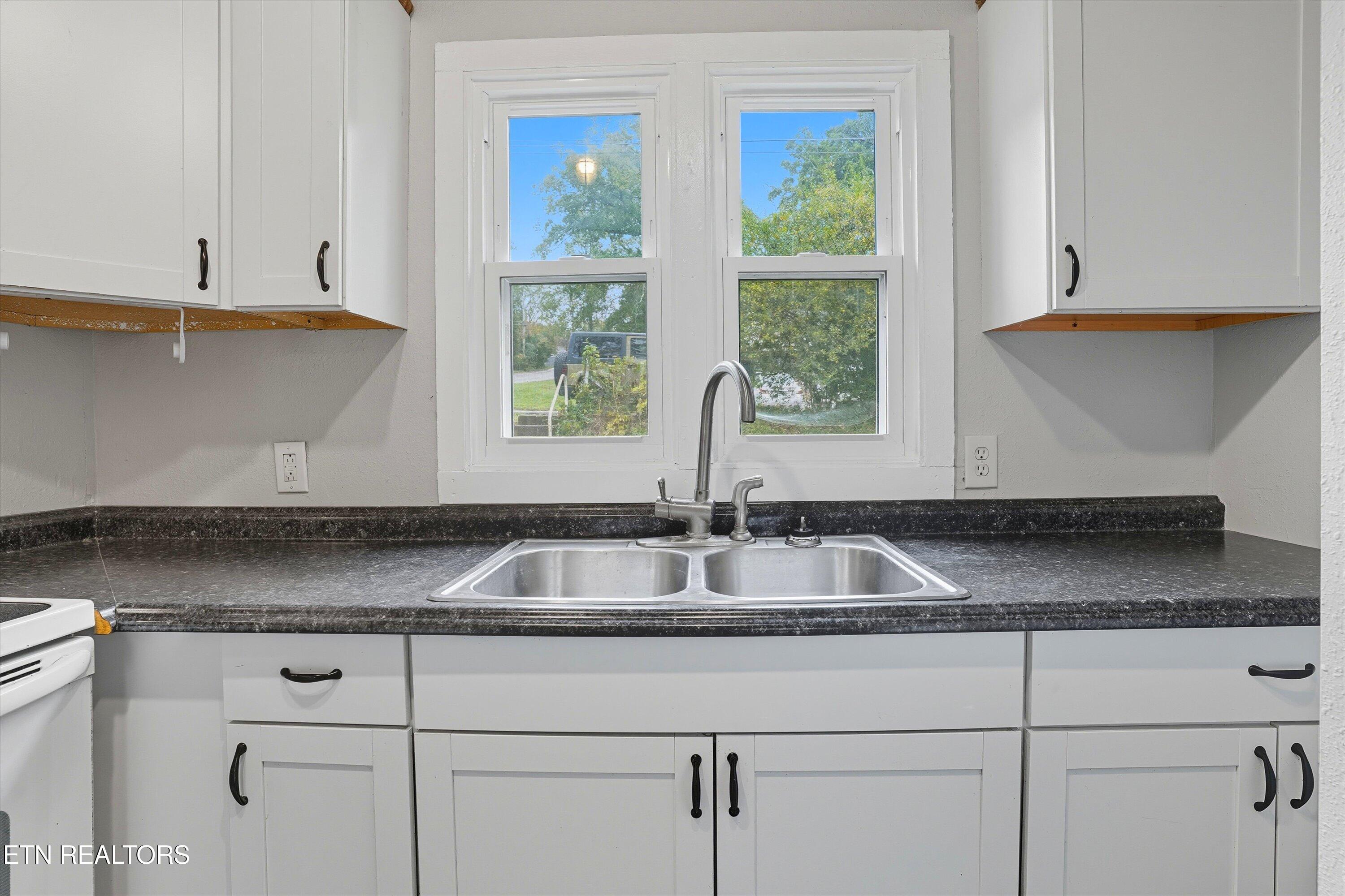 100/102 Howard Lane Oak Ridge TN 37830