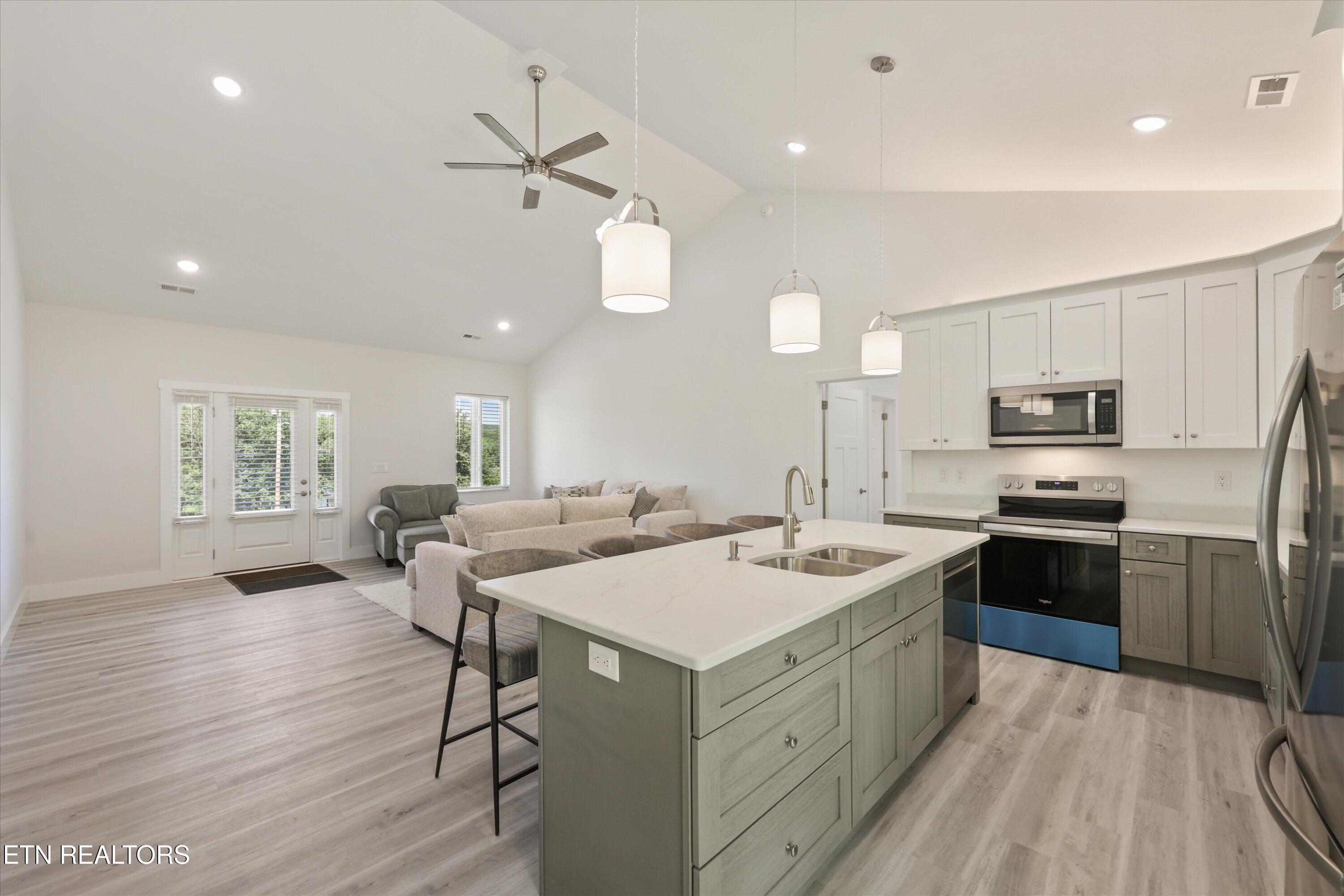 131 Burrville Road Sunbright TN 37872